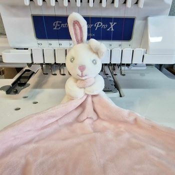 DOUDOU PLAT LAPIN ROSE BRODER Parfait état reconditionné (offre indisponible)