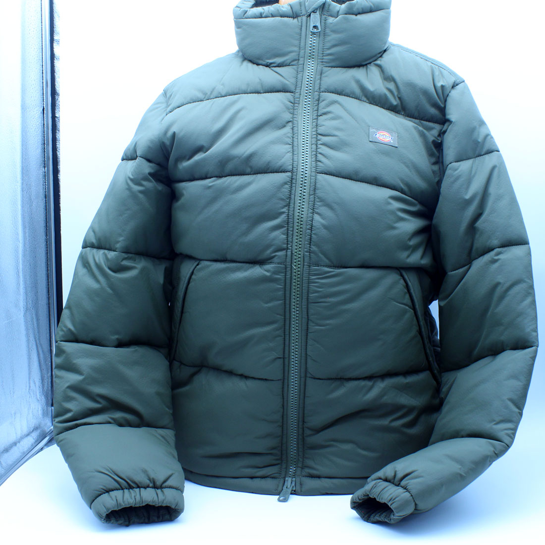 Doudoune Dickies kaki Taille homme S Parfait état - 55,00 € Doudoune Dickies kaki Taille homme S Parfait état reconditionné disponible sur Label Emmaüs