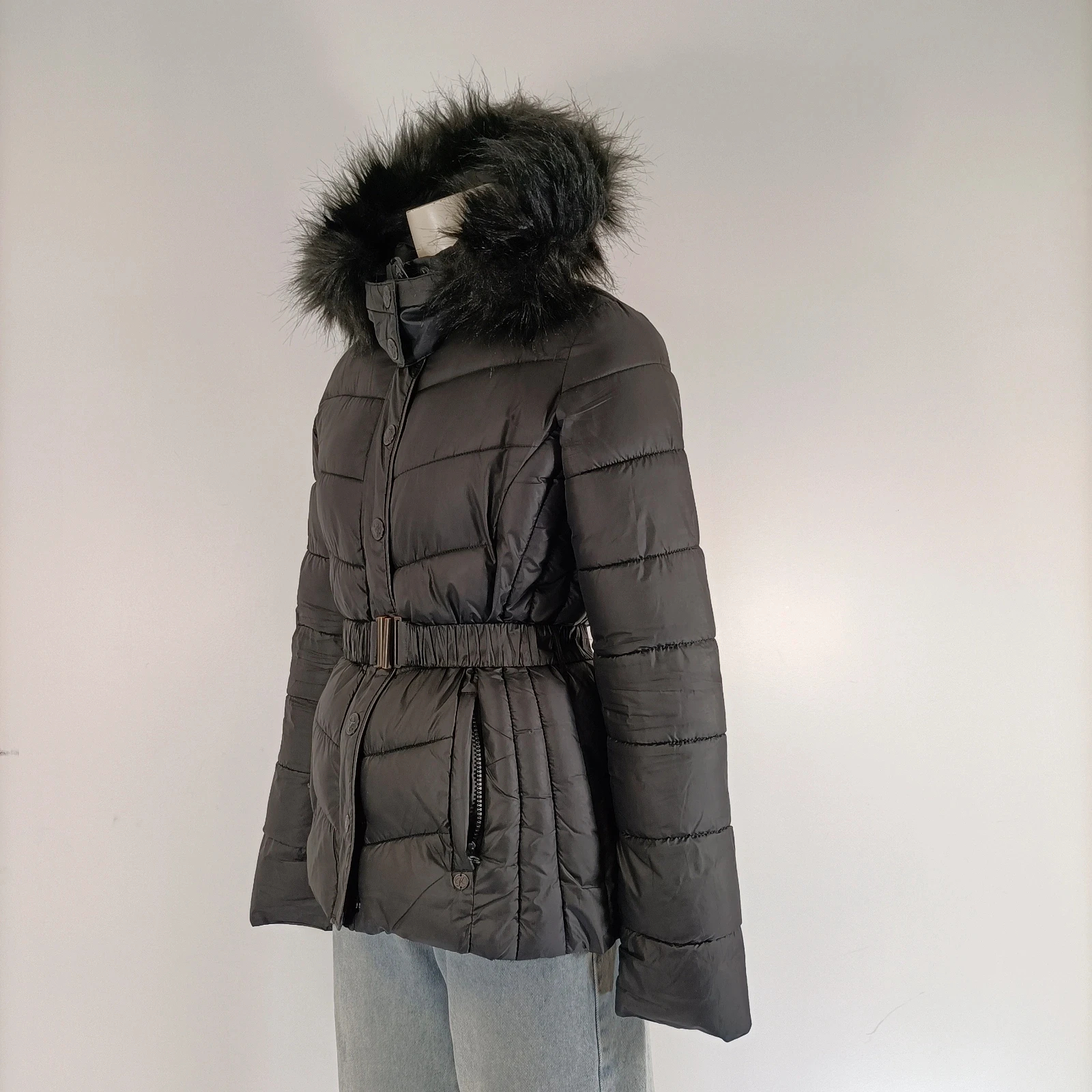 Voir photo 2 de Doudoune Kaporal femme ceinturée noire capuche fausse fourrure chaude hiver Doudoune Kaporal femme ceinturée noire capuche fausse fourrure chaude hiver Très bon état reconditionné photo 2
