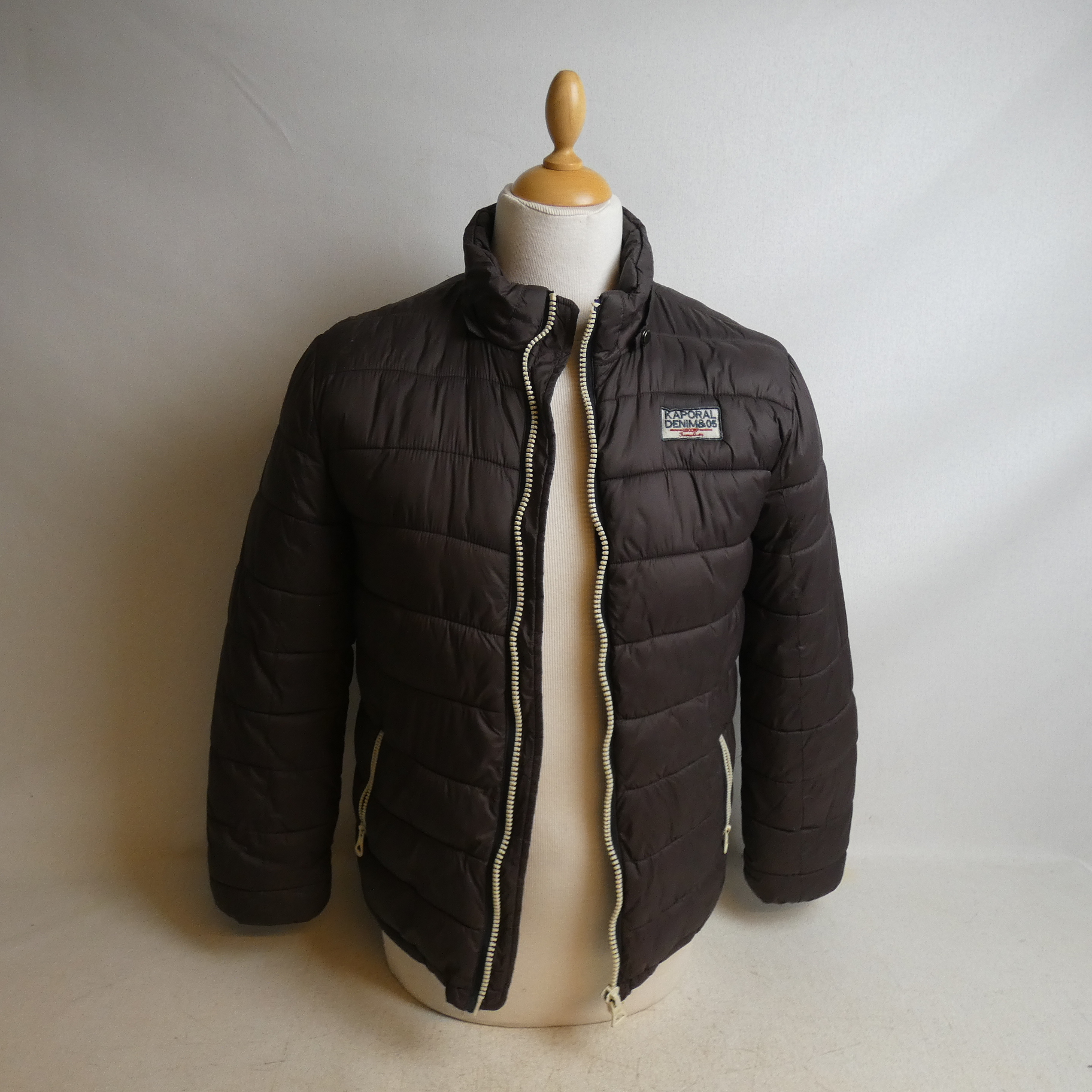 Doudoune Marron Kaporal - Taille 16a État correct - 15,20 € Doudoune Marron Kaporal - Taille 16a État correct reconditionné disponible sur Label Emmaüs