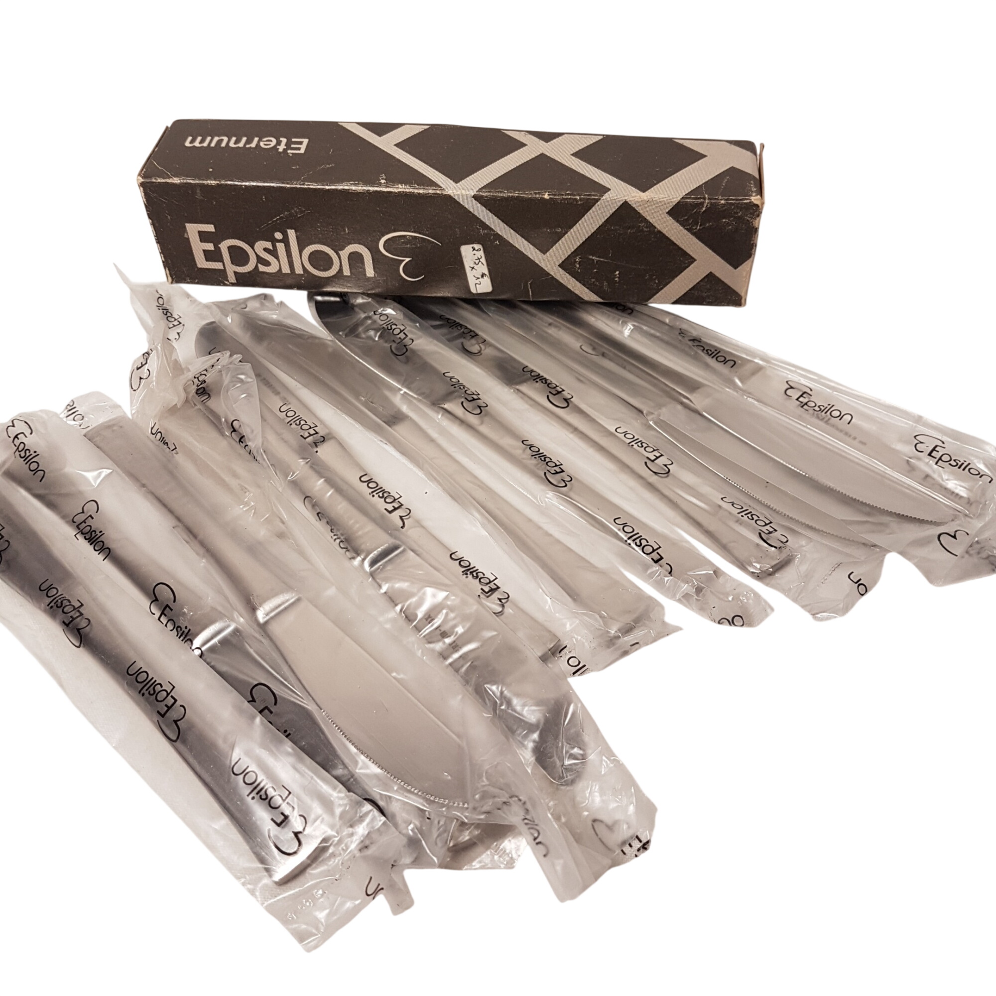 Douze couteaux à dessert Epsilon inox comme neufs - 28,00 € Douze couteaux à dessert Epsilon inox comme neufs reconditionné disponible sur Label Emmaüs