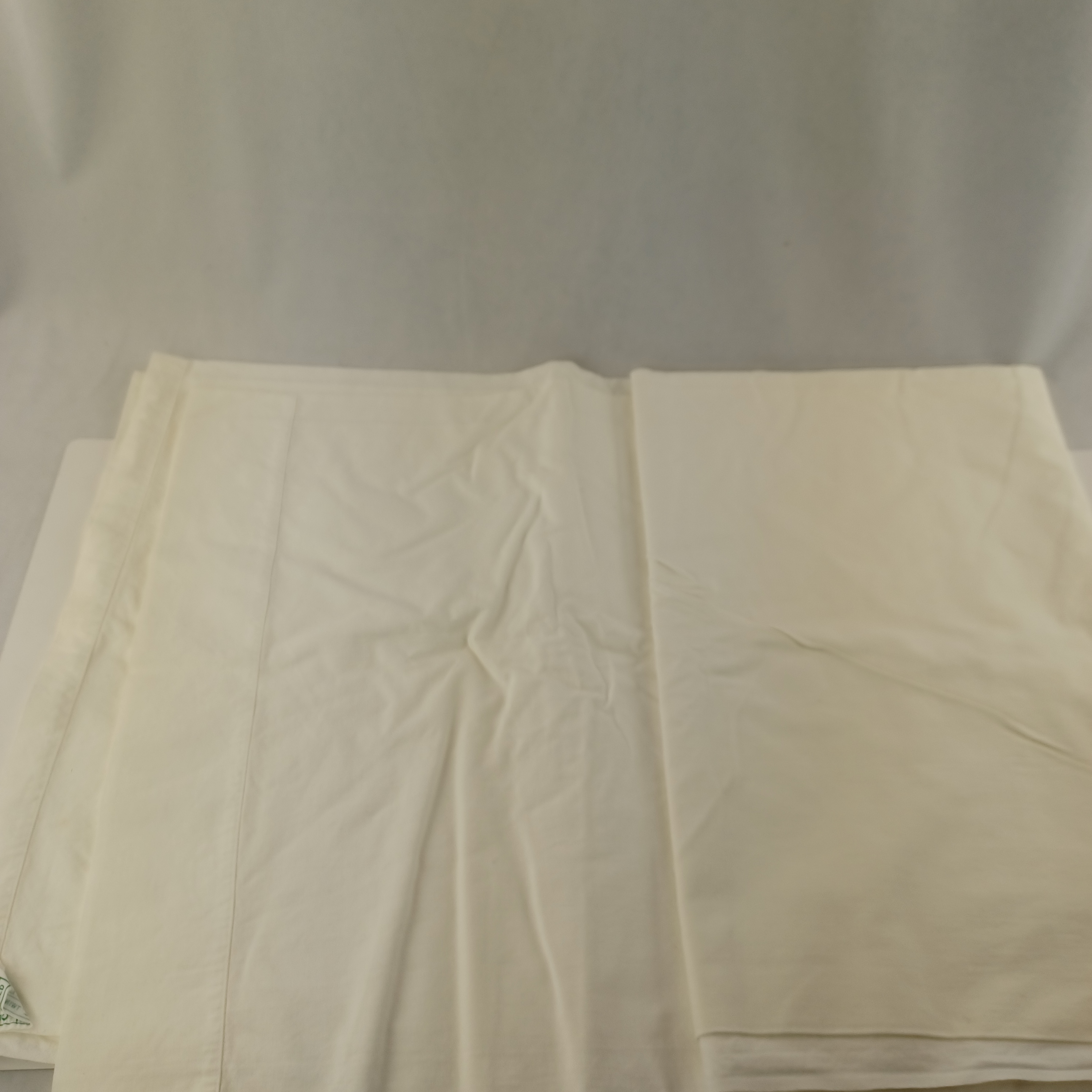 Voir photo 2 de Drap blanc de lin Cannon Muslin américain Made in USA 240x180 cm Drap blanc de lin Cannon Muslin américain Made in USA 240x180 cm Très bon état reconditionné photo 2