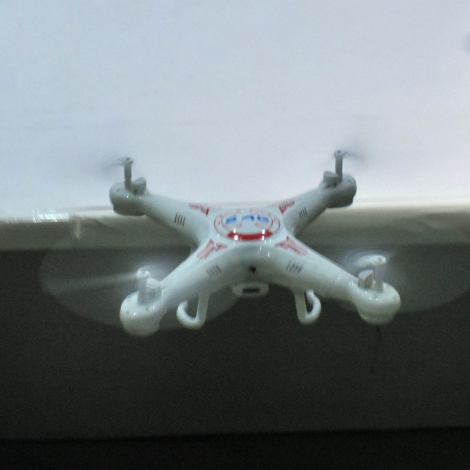 Voir photo 2 de Drone de Loisirs Démarqué - Caméra Intégrée - Pour Débuter | Dero Drone de Loisirs Démarqué - Caméra Intégrée - Pour Débuter Bon état reconditionné photo 2 | Dero