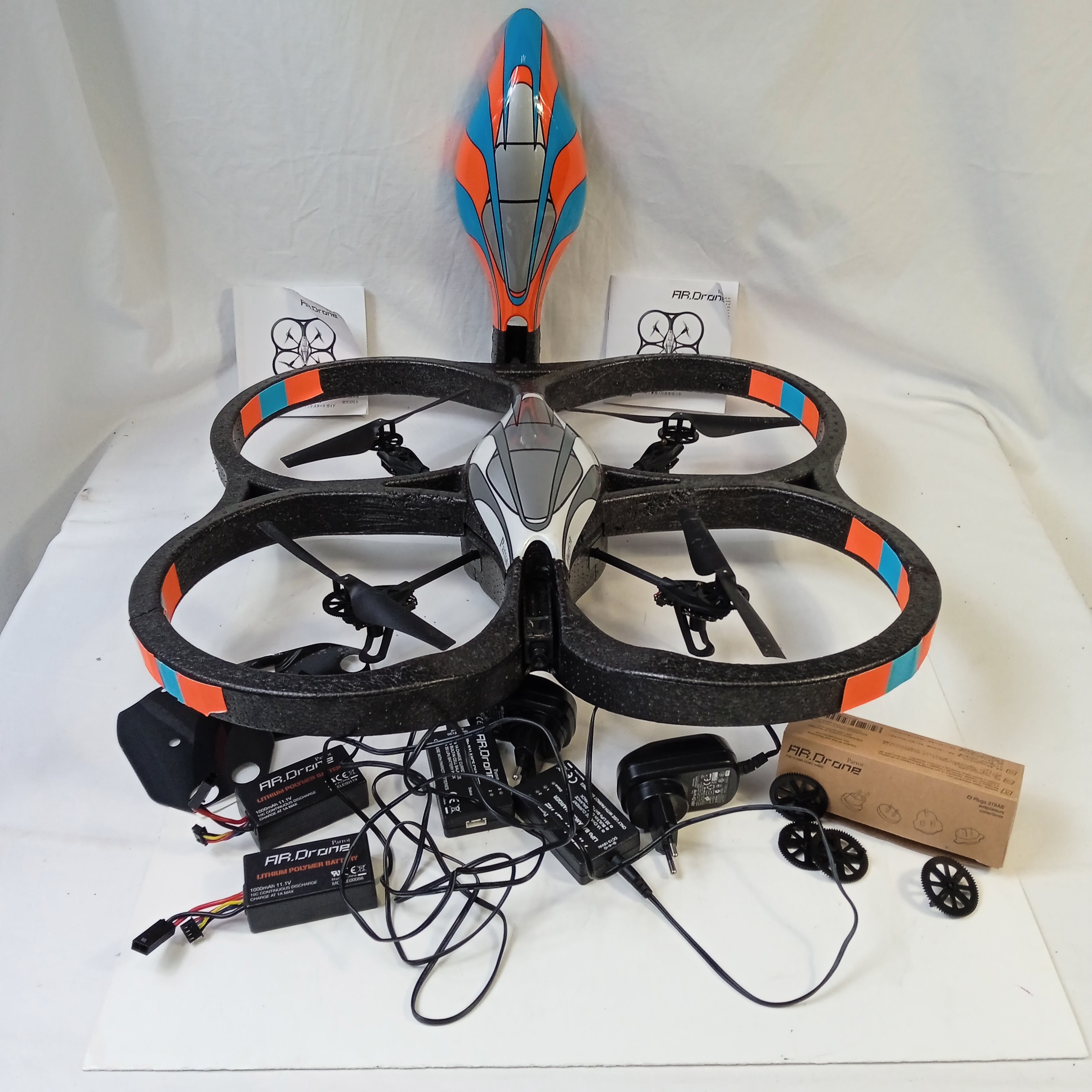 Voir photo 2 de Drone vintage de loisirs AR-Drone Parrot // Drone vintage de loisirs AR-Drone Parrot // État correct reconditionné photo 2