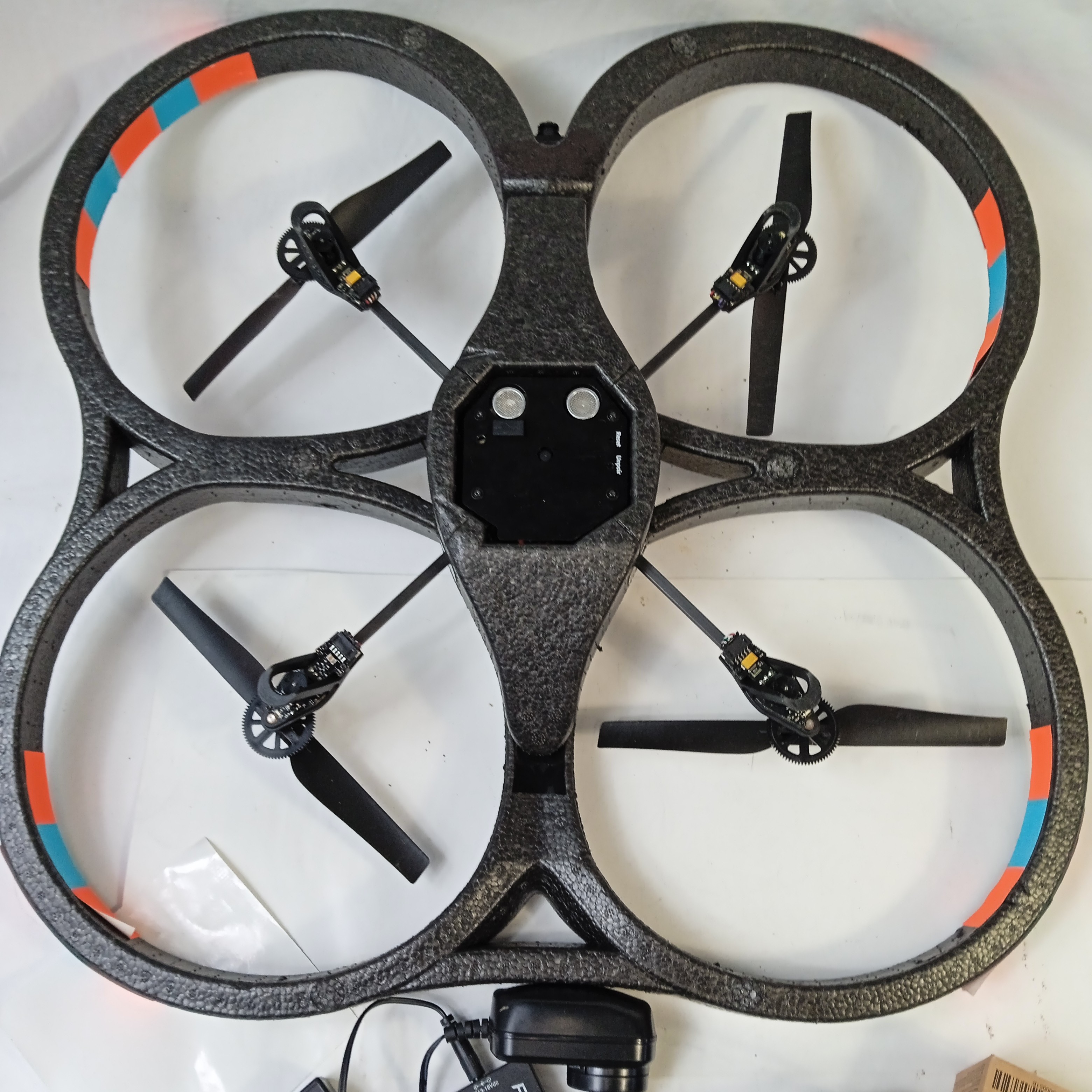 Voir photo 5 de Drone vintage de loisirs AR-Drone Parrot // Drone vintage de loisirs AR-Drone Parrot // État correct reconditionné photo 5