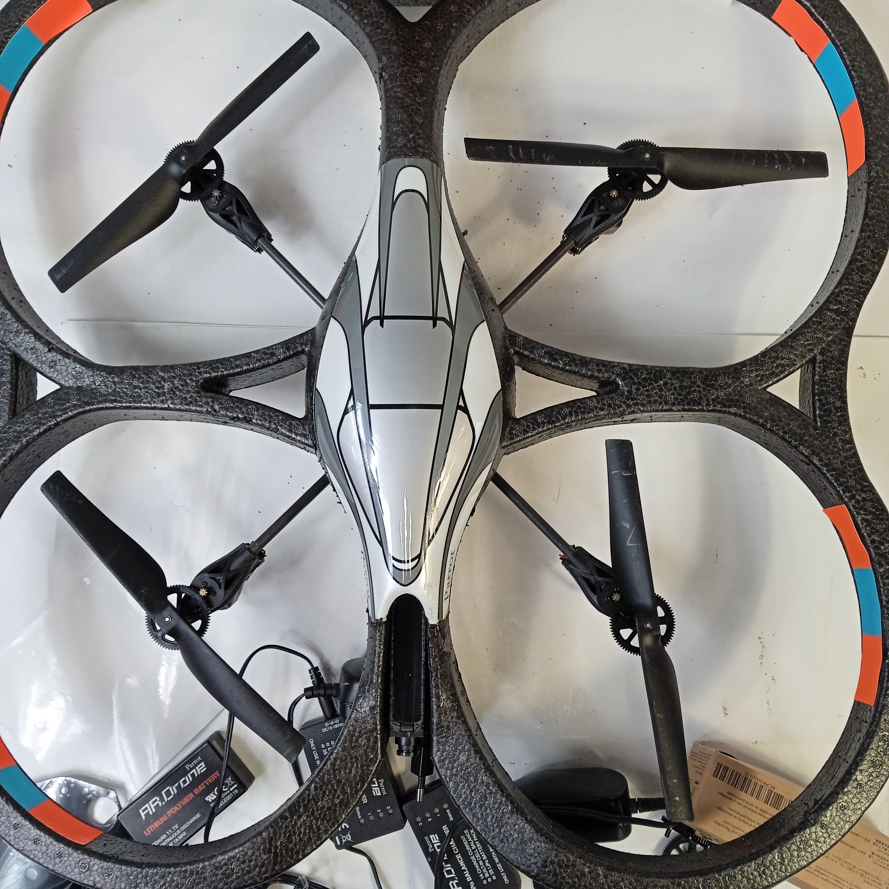 Voir photo 6 de Drone vintage de loisirs AR-Drone Parrot // Drone vintage de loisirs AR-Drone Parrot // État correct reconditionné photo 6
