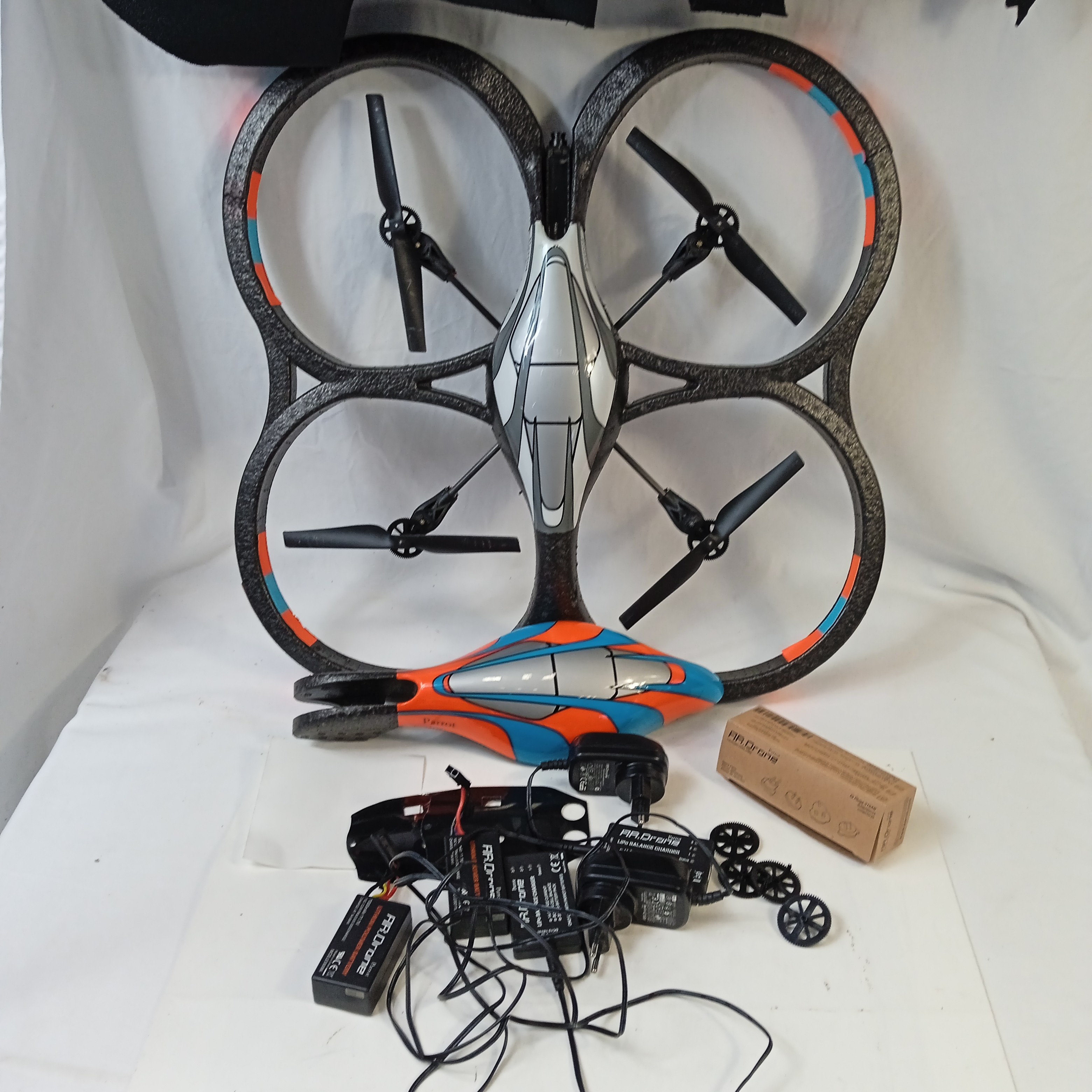 Voir photo 9 de Drone vintage de loisirs AR-Drone Parrot // Drone vintage de loisirs AR-Drone Parrot // État correct reconditionné photo 9