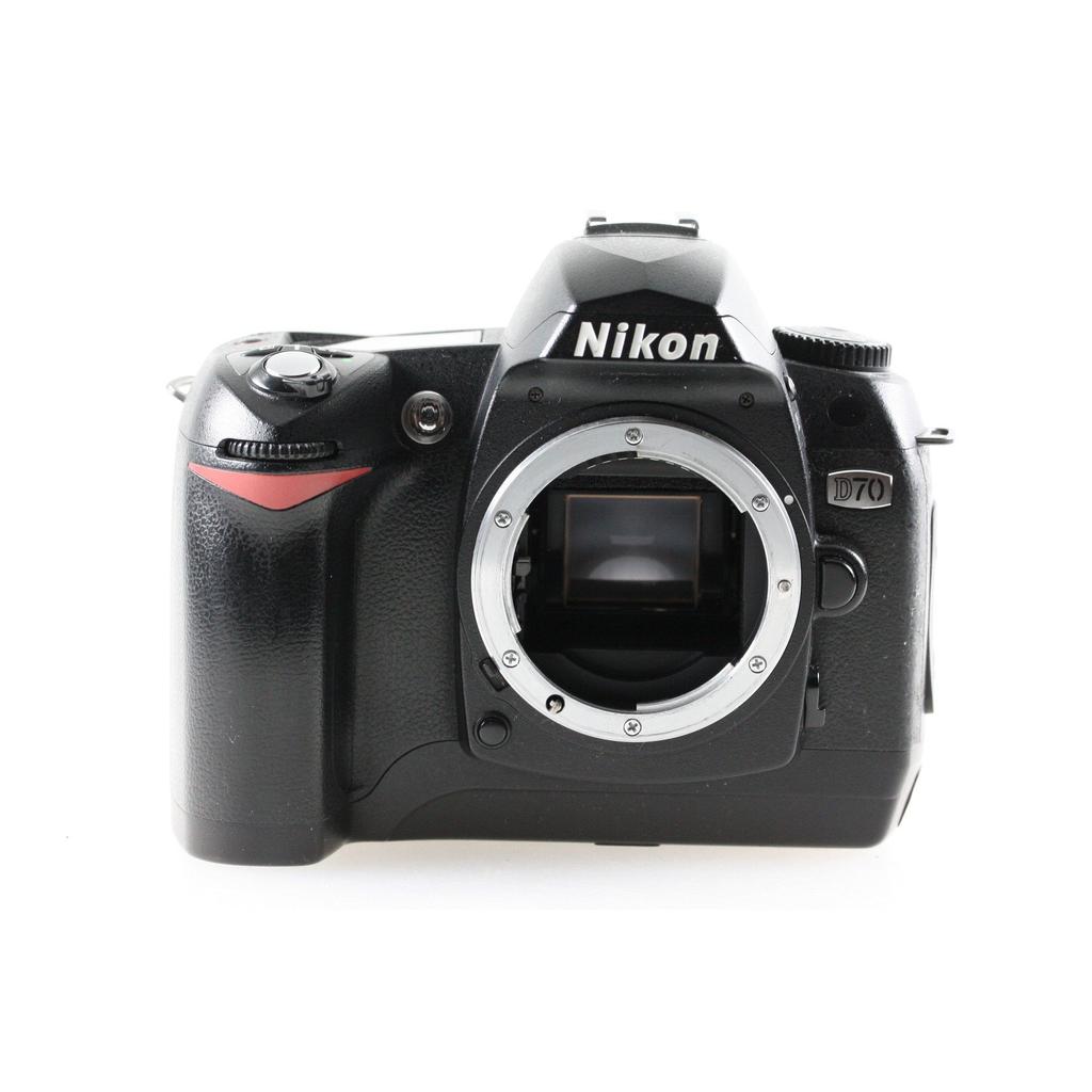 DSLR - Nikon D70 - Noir + Objectif Nikon DX AF-S Nikkor 18-70 f/3.5/4.5G ED Reconditionné Nikon reconditionné disponible sur Backmarket