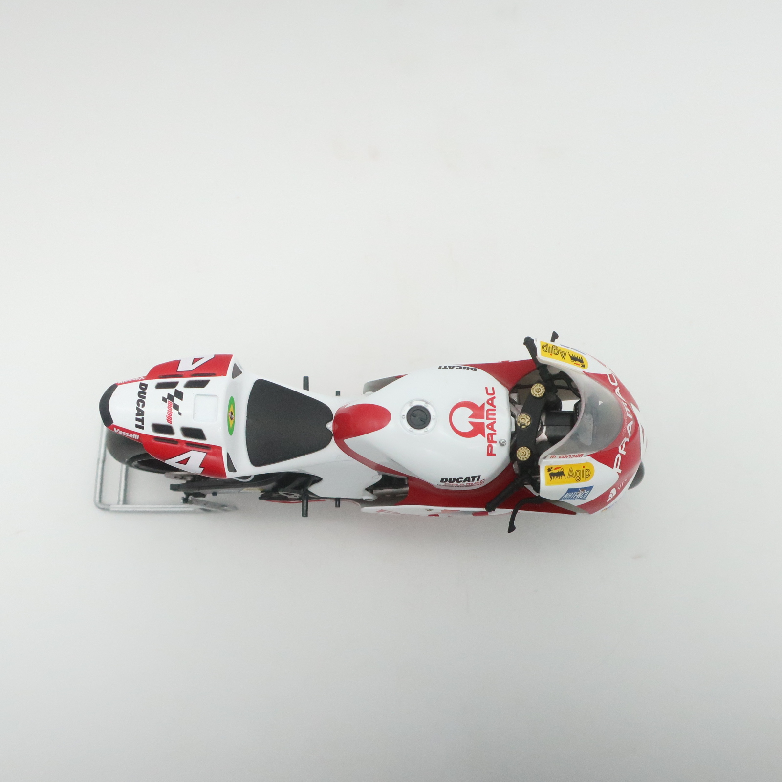 Voir photo 4 de " Ducati Desmosedici GP7 Alex Barros 2007 Moto GP" 1/12 en métal et plastique Altaya " Ducati Desmosedici GP7 Alex Barros 2007 Moto GP" 1/12 en métal et plastique Altaya Très bon état reconditionné photo 4