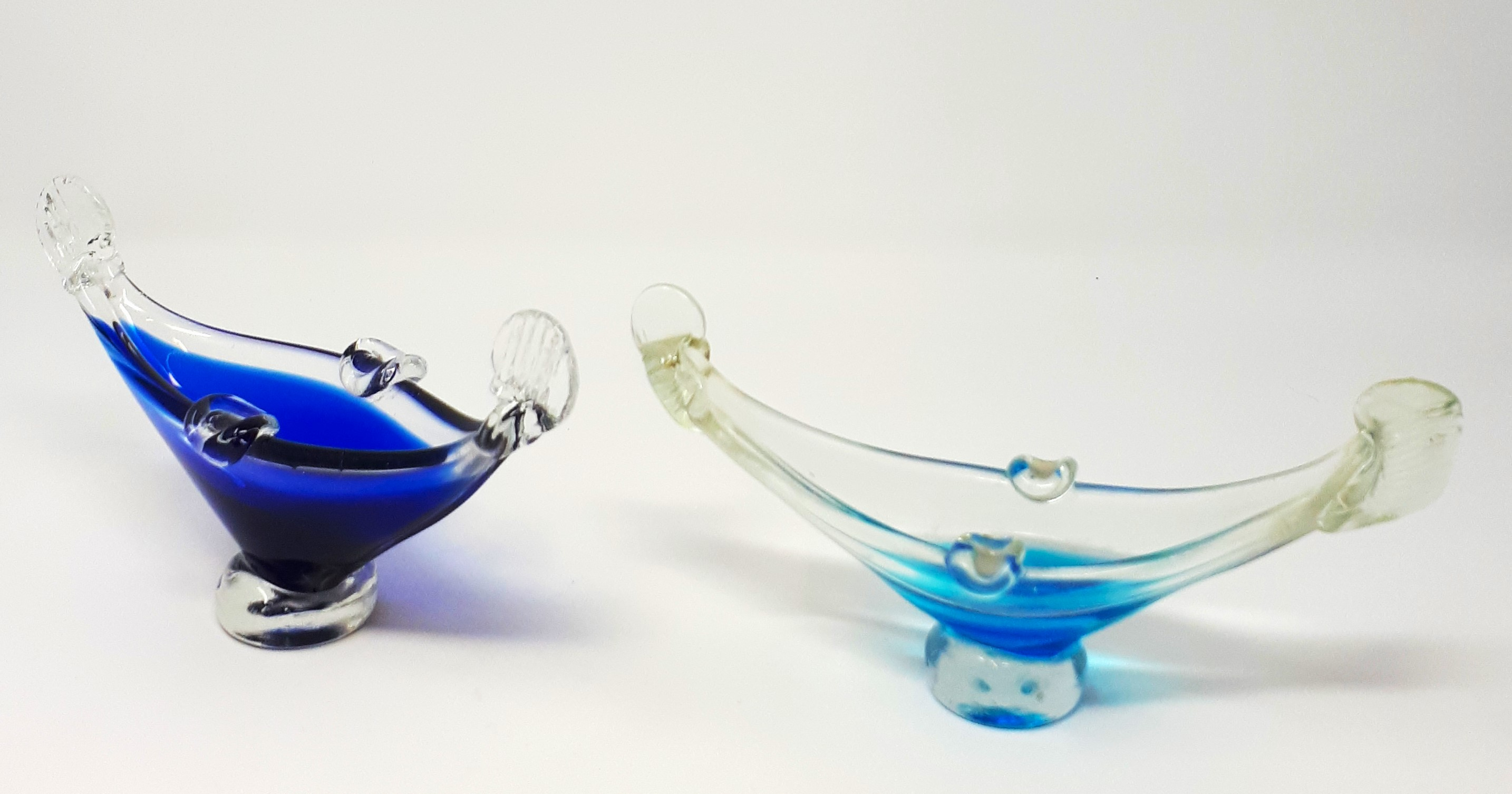 Voir photo 4 de Duo de cendriers gondole en verre de Murano Duo de cendriers gondole en verre de Murano Bon état reconditionné photo 4