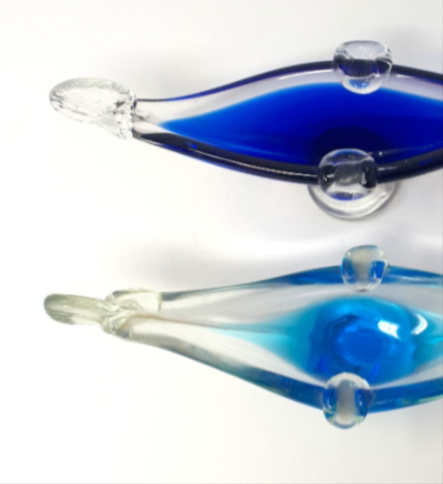 Voir photo 5 de Duo de cendriers gondole en verre de Murano Duo de cendriers gondole en verre de Murano Bon état reconditionné photo 5