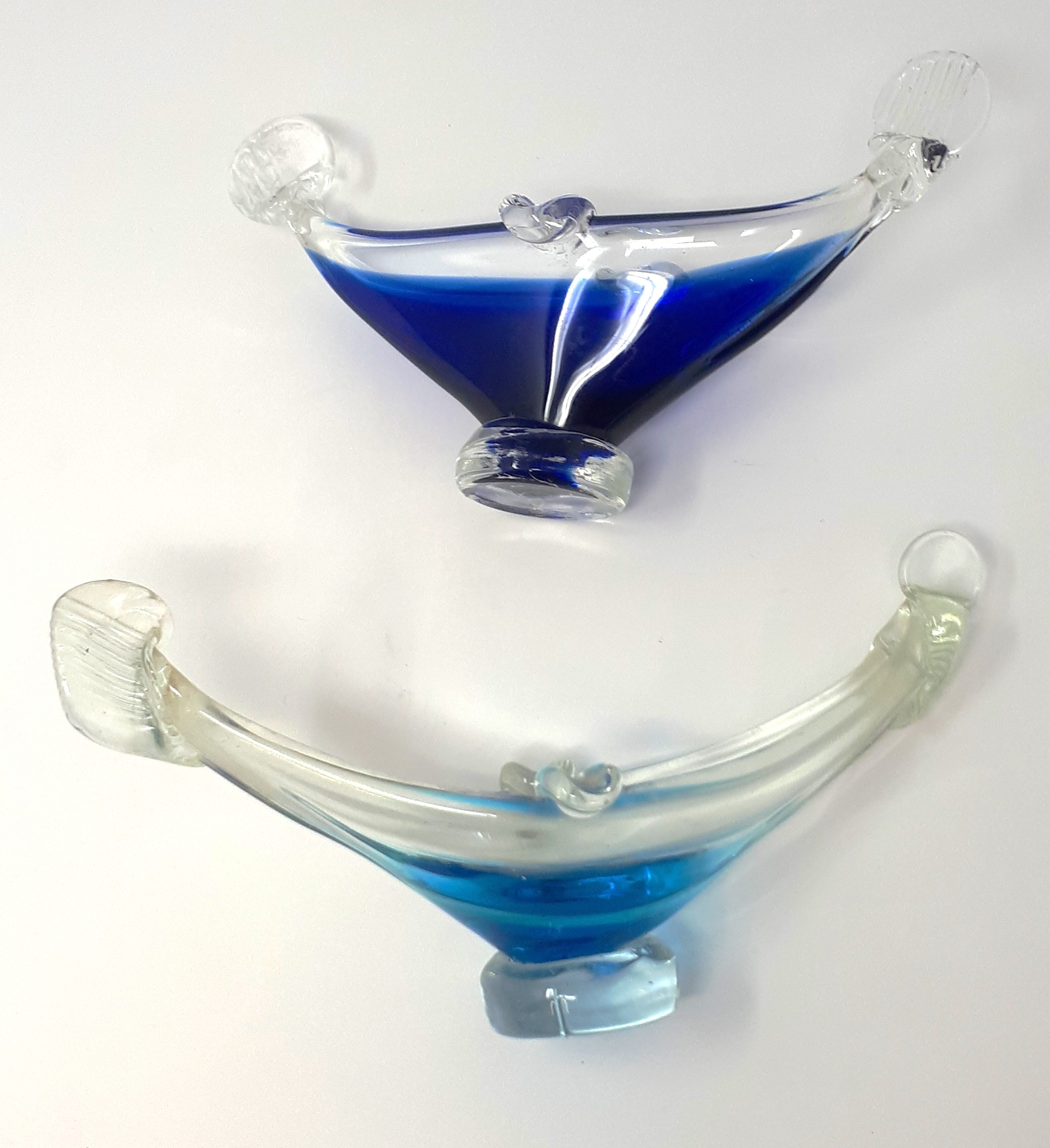 Duo de cendriers gondole en verre de Murano Bon état - 20,00 € Duo de cendriers gondole en verre de Murano Bon état reconditionné disponible sur Label Emmaüs