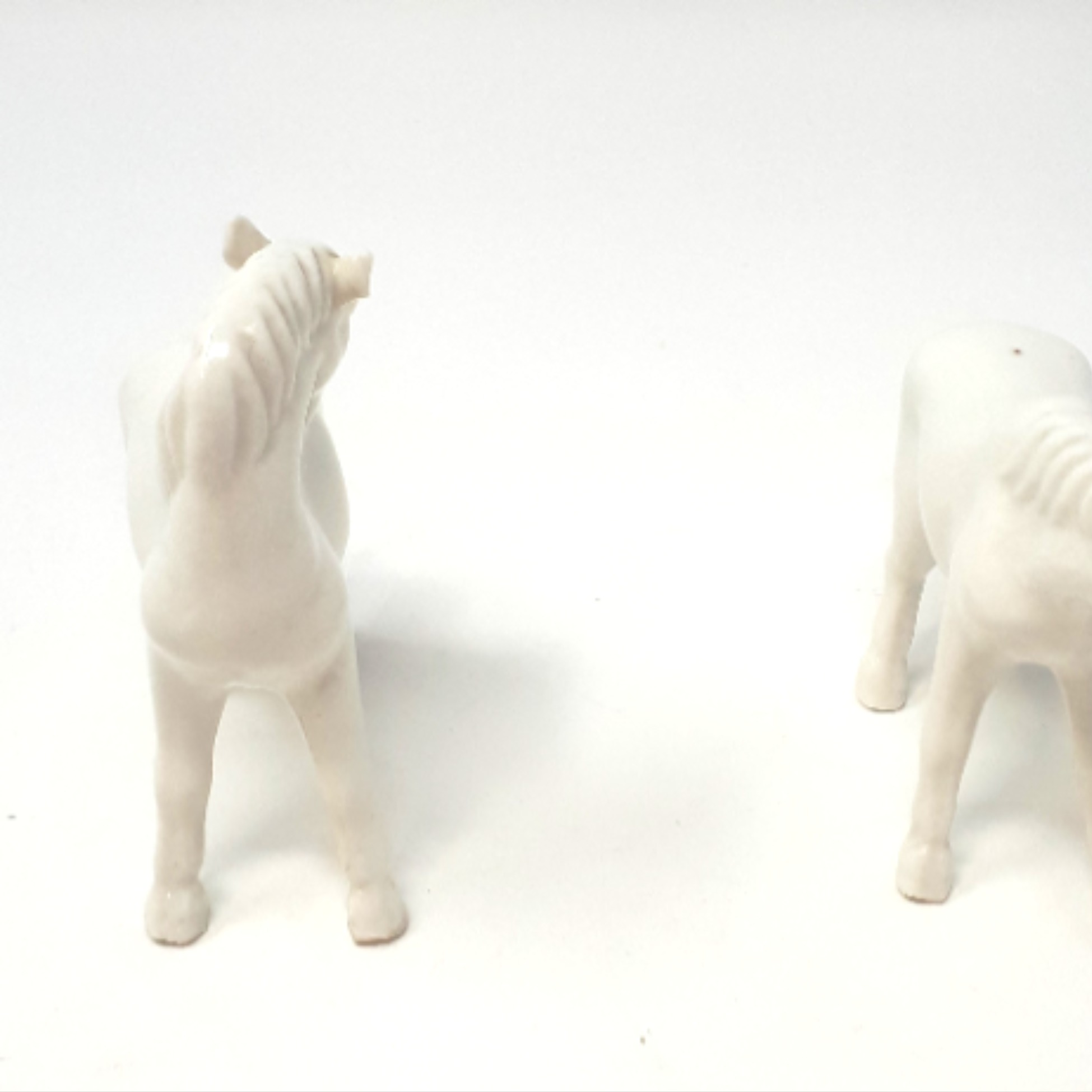 Acheter Duo de chevaux en porcelaine État correct - 10,00 € Duo de chevaux en porcelaine État correct reconditionné disponible sur Label Emmaüs