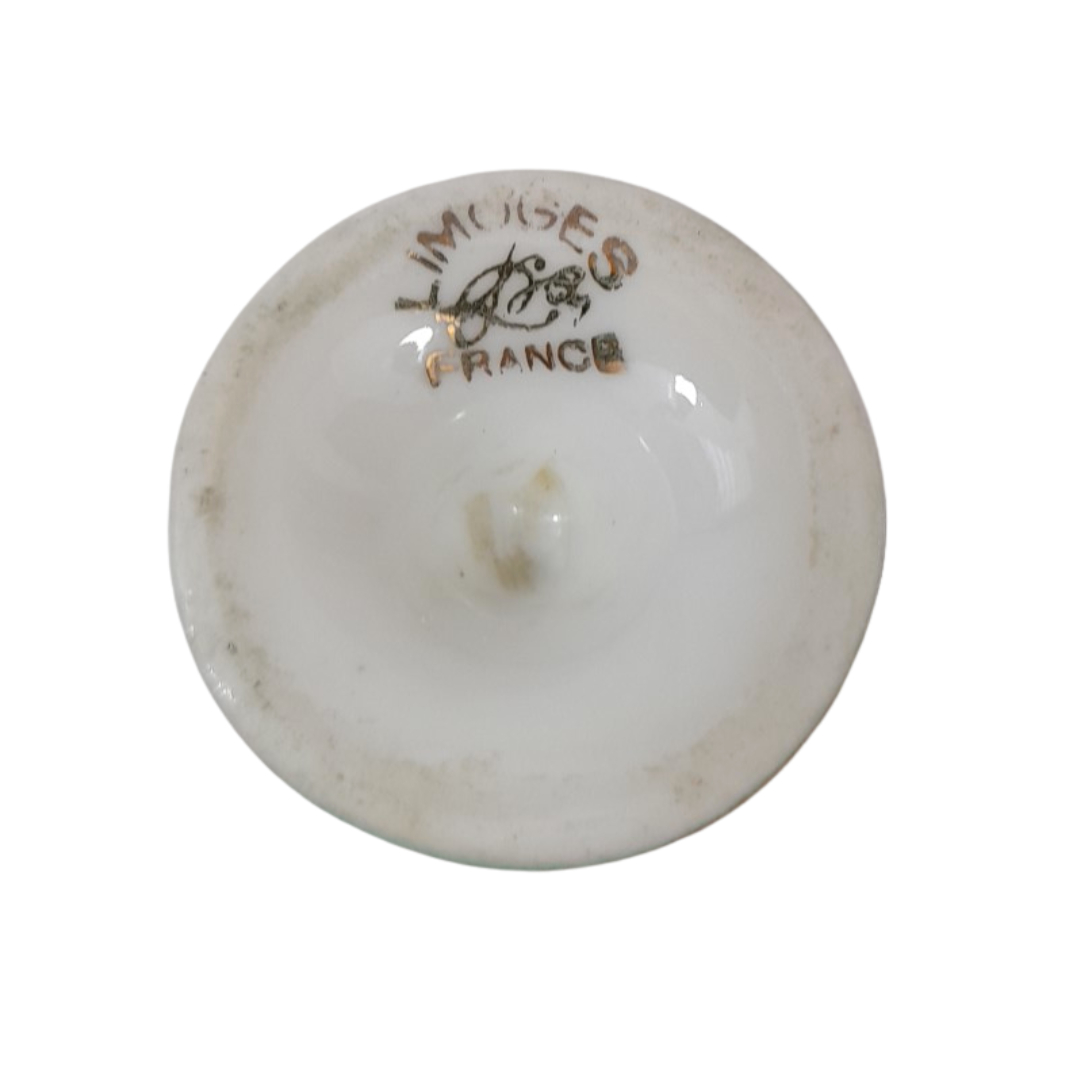 Voir photo 6 de Duo de coquetiers vintage en porcelaine de Limoges – Vert pastel et Dorure Duo de coquetiers vintage en porcelaine de Limoges – Vert pastel et Dorure Bon état reconditionné photo 6