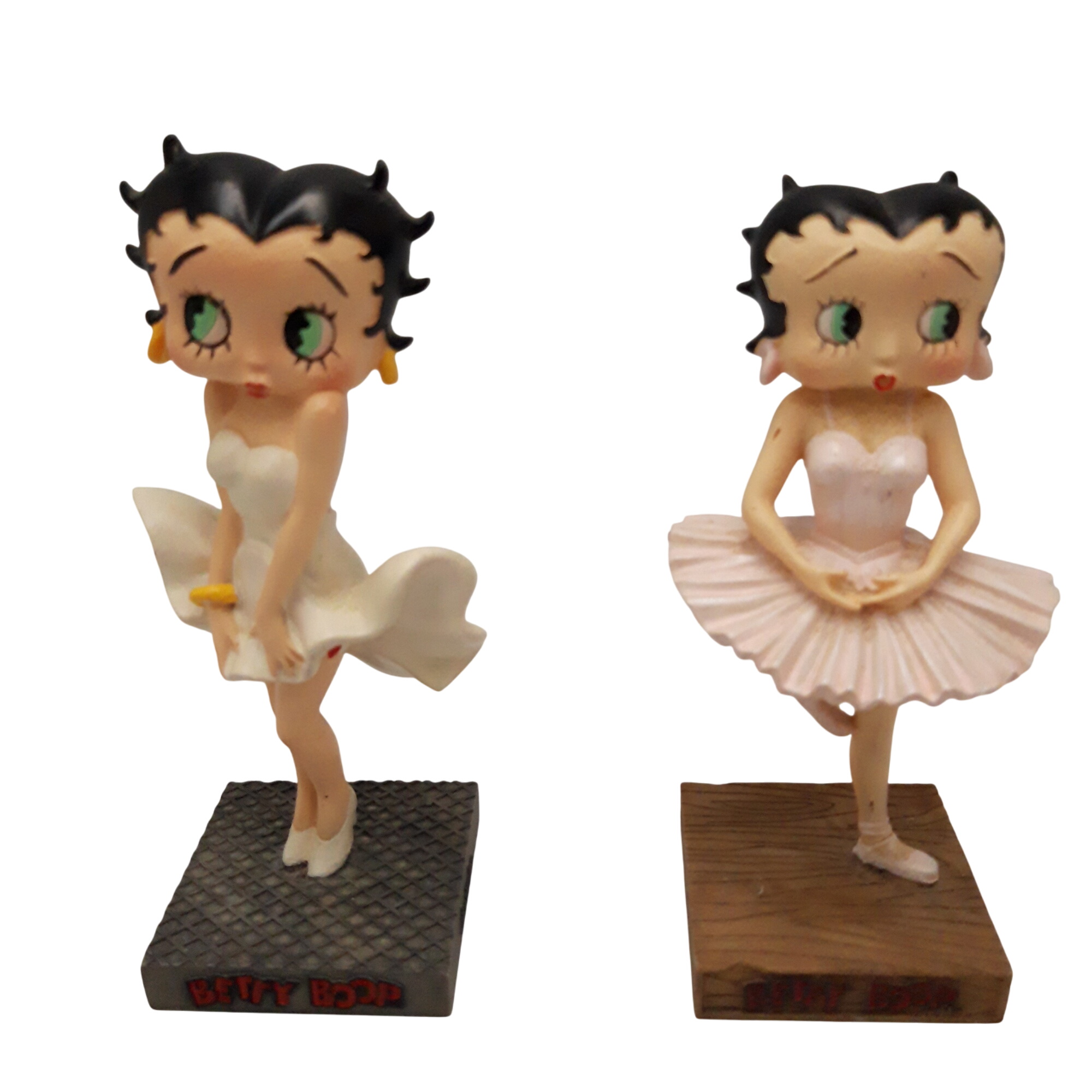 Duo de Figurines Betty Boop en résine sur socle – 15 cm, Collection. (LOT 2) : Actrice et Danseuse classique. Très bon état - 16,00 € Duo de Figurines Betty Boop en résine sur socle – 15 cm, Collection. (LOT 2) : Actrice et Danseuse classique. Très bon état reconditionné disponible sur Label Emmaüs
