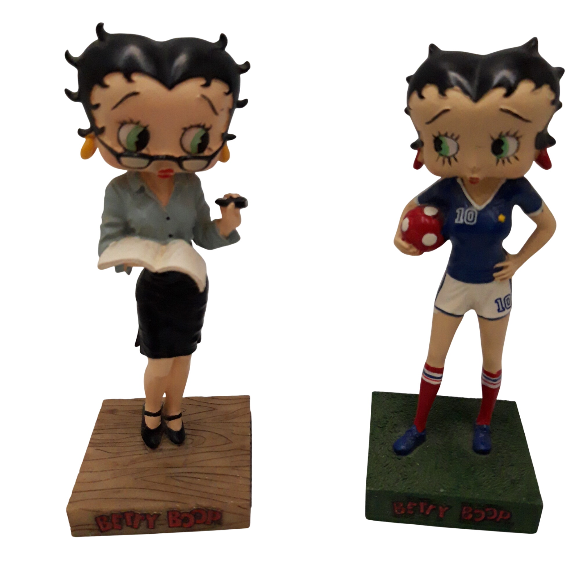Acheter Duo de Figurines Betty Boop en résine sur socle – 15 cm, Collection. (LOT 4) : Institutrice et Footballeuse. Très bon état - 16,00 € Duo de Figurines Betty Boop en résine sur socle – 15 cm, Collection. (LOT 4) : Institutrice et Footballeuse. Très bon état reconditionné disponible sur Label Emmaüs