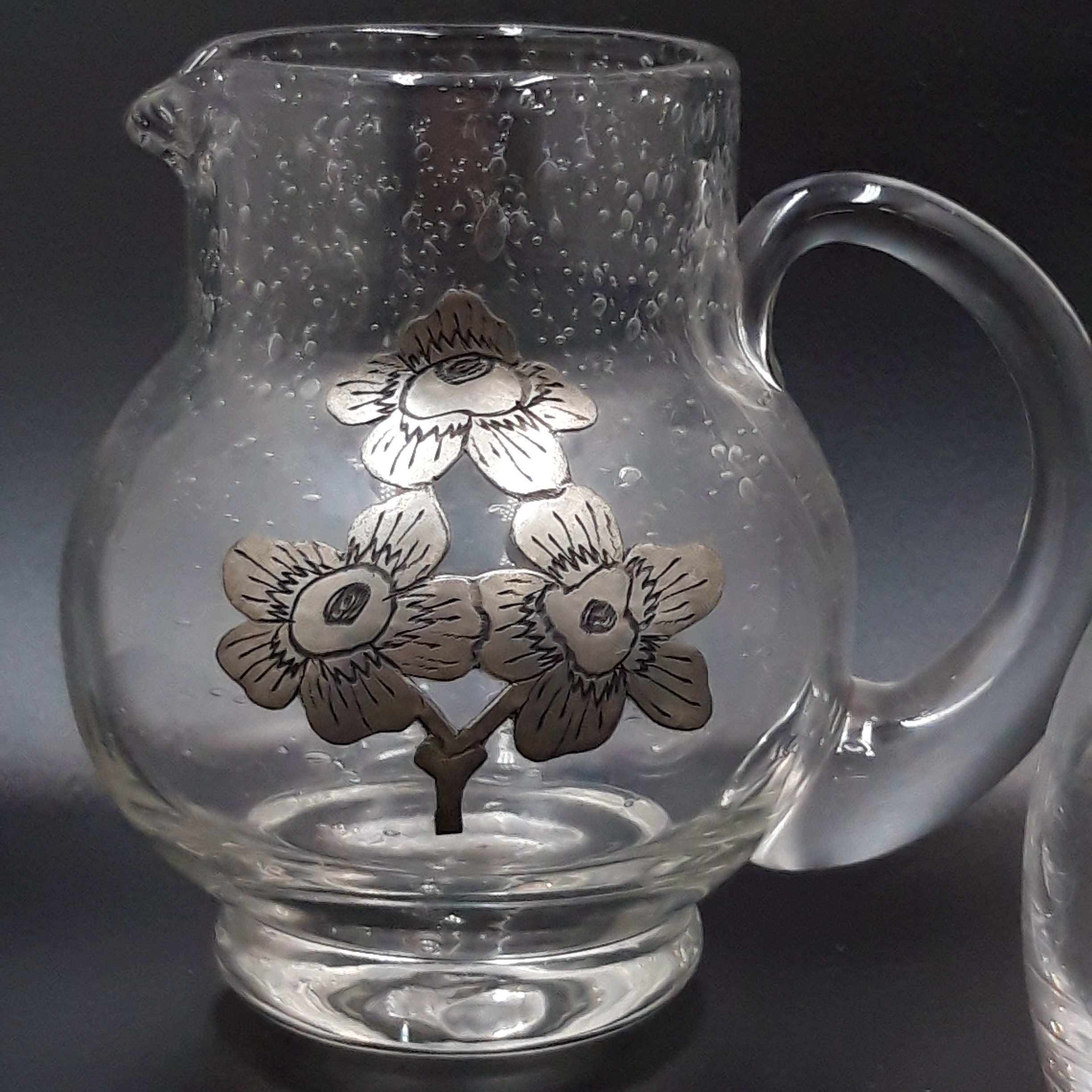 Voir photo 3 de Duo de petit pichet de 25 cl + petit vase en verre déco en étain Duo de petit pichet de 25 cl + petit vase en verre déco en étain Bon état reconditionné photo 3