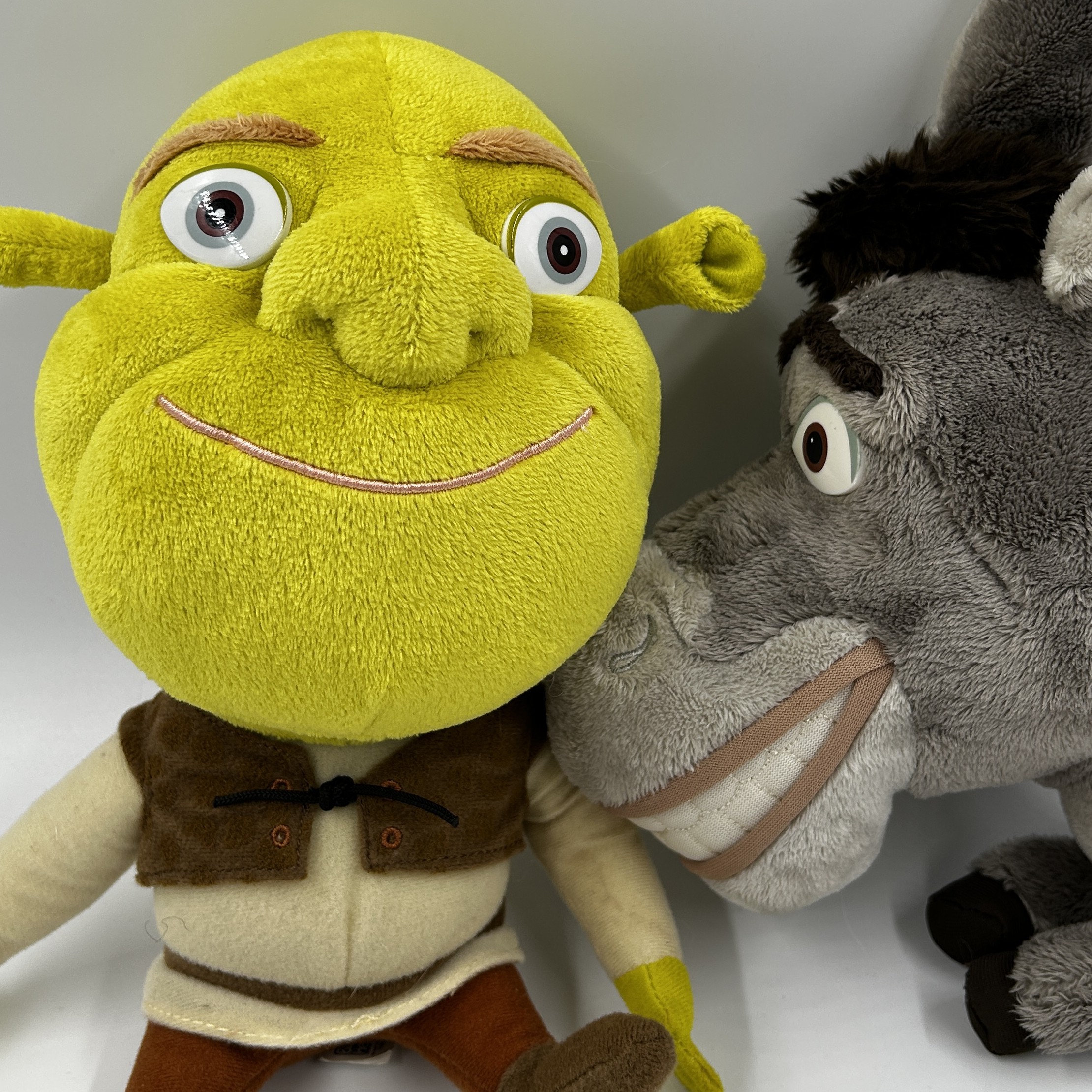 Voir photo 2 de Duo peluches Shrek et l’âne - le tandem le plus drôle du marais Duo peluches Shrek et l’âne - le tandem le plus drôle du marais Bon état reconditionné photo 2