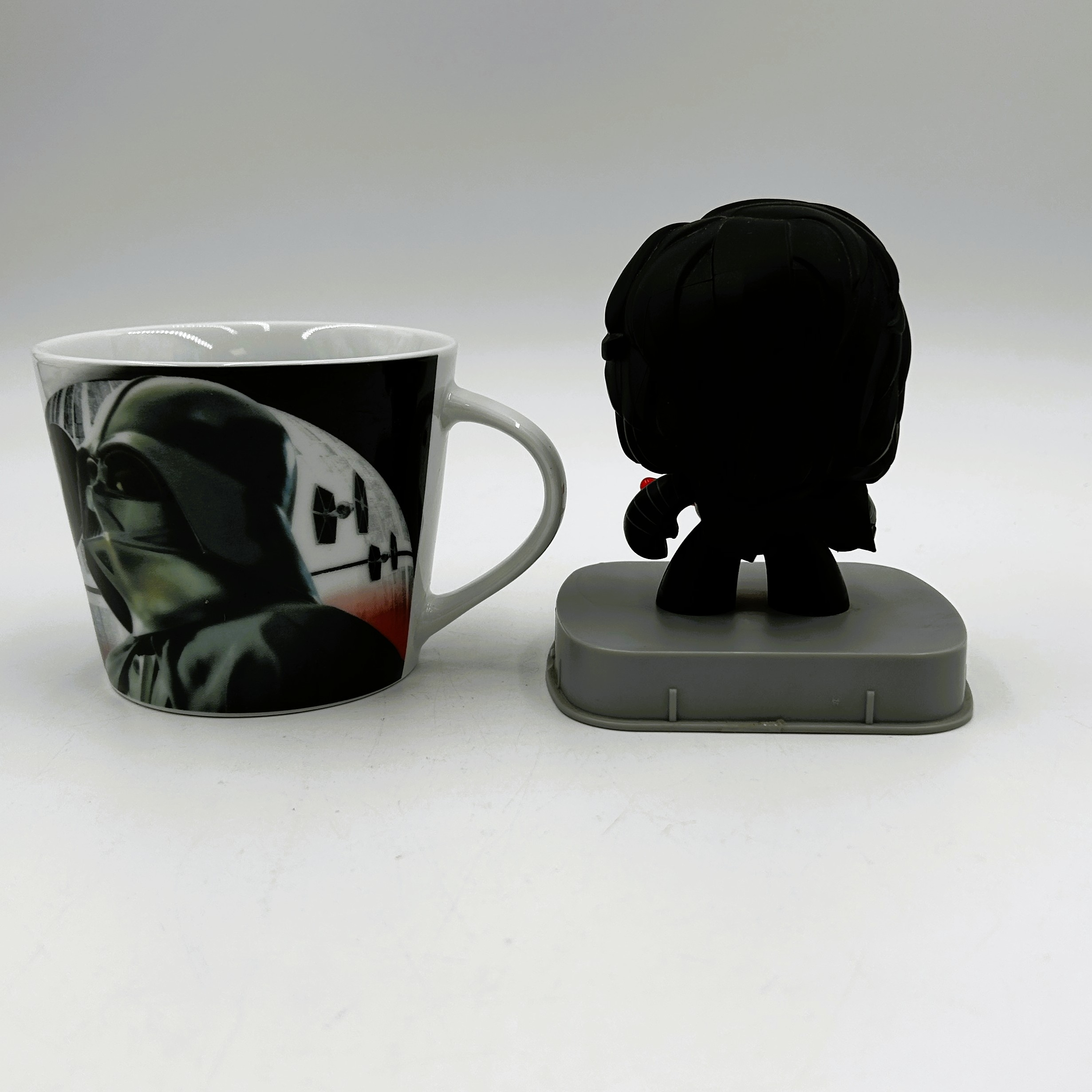 Voir photo 2 de Duo Star Wars – Mug Rogue One + Figurine Kylo Ren Duo Star Wars – Mug Rogue One + Figurine Kylo Ren reconditionné photo 2