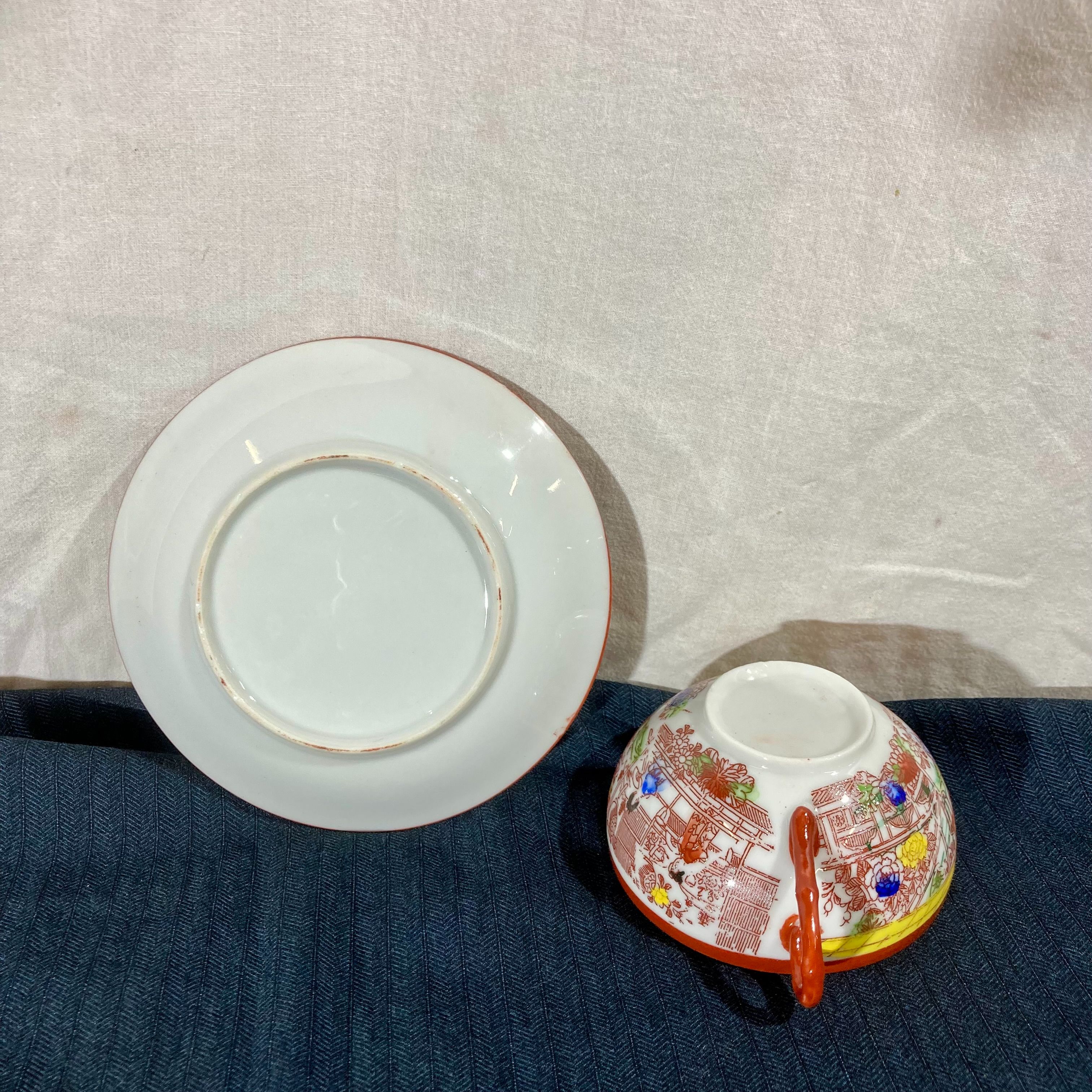 Voir photo 5 de Duo Tasse et Soucoupe Japonaises – Porcelaine fine de Kutani – Décor Geishas Duo Tasse et Soucoupe Japonaises – Porcelaine fine de Kutani – Décor Geishas Très bon état reconditionné photo 5