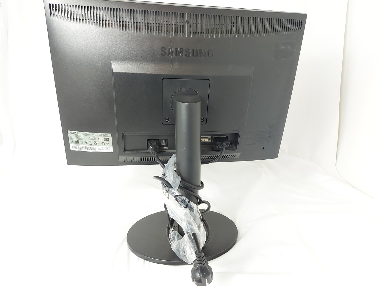 Voir photo 2 de Ecran Samsung model B2240W Ecran Samsung model B2240W très bon état reconditionné photo 2