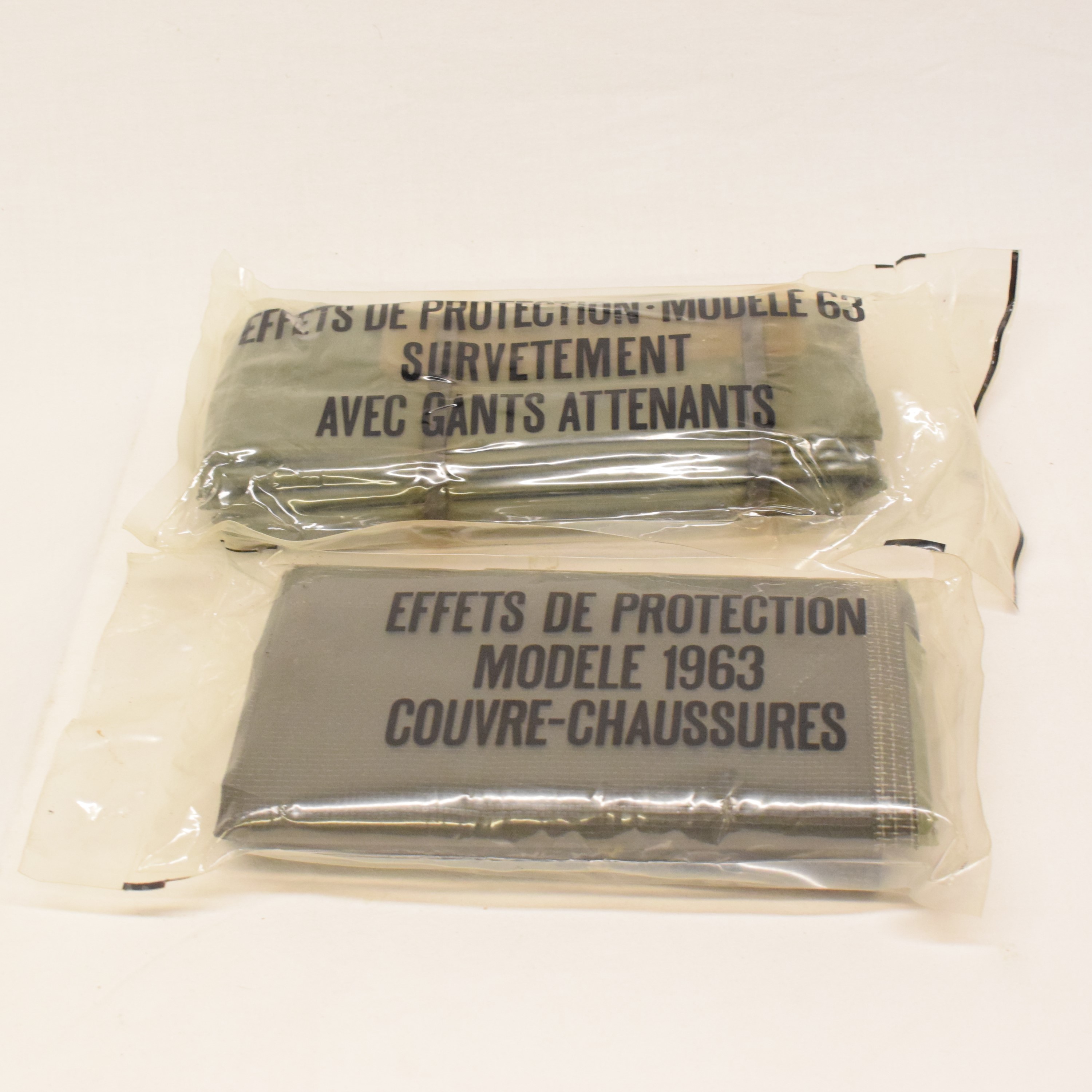 Effets de protections NBC modèle1963 survêtement et gants avec couvre chaussures Bon état - 12,00 € Effets de protections NBC modèle1963 survêtement et gants avec couvre chaussures Bon état reconditionné disponible sur Label Emmaüs