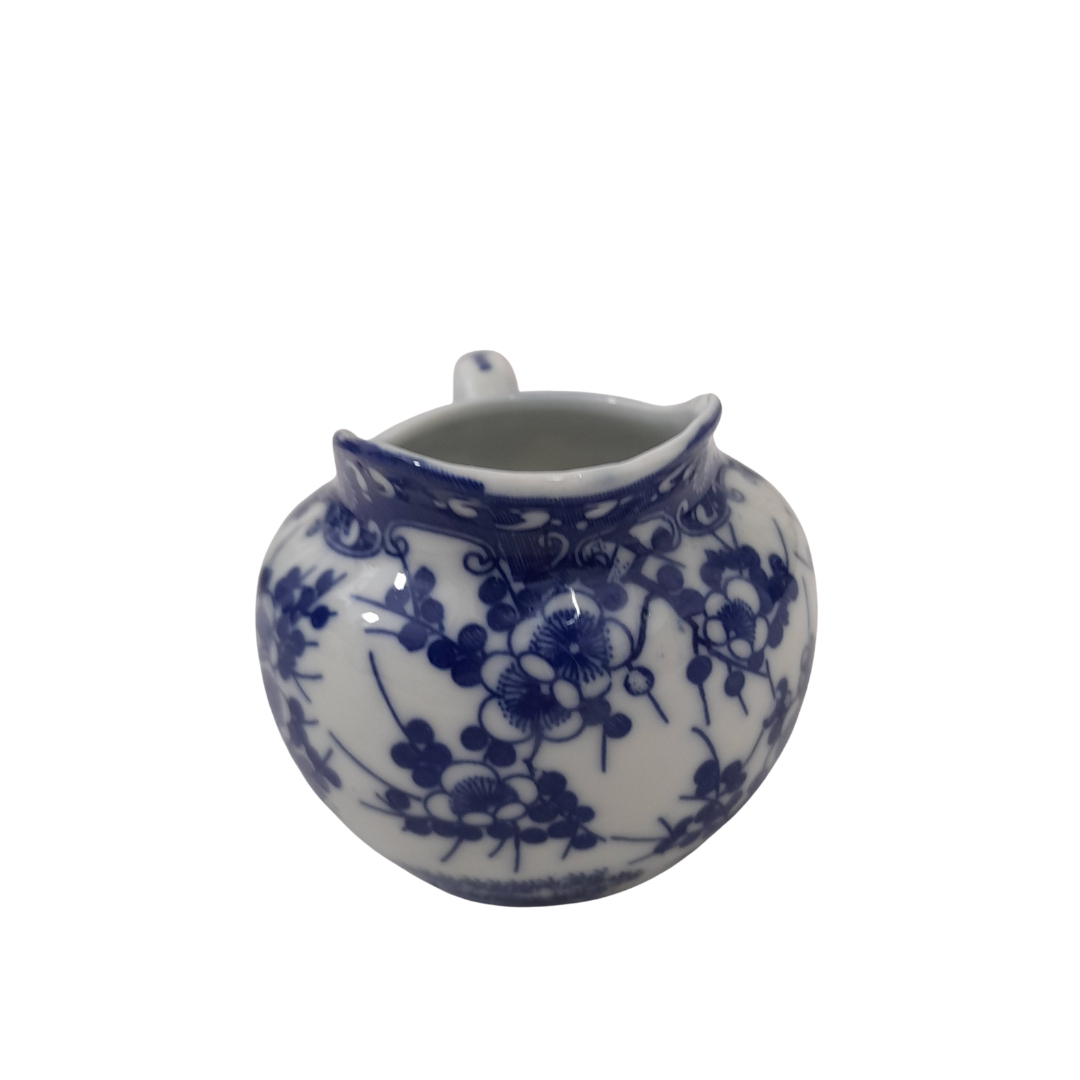Voir photo 12 de Élégant Service à Thé Vintage en Porcelaine Fine du Japon – Motif Fleuri Bleu et Blanc Élégant Service à Thé Vintage en Porcelaine Fine du Japon – Motif Fleuri Bleu et Blanc Très bon état reconditionné photo 12