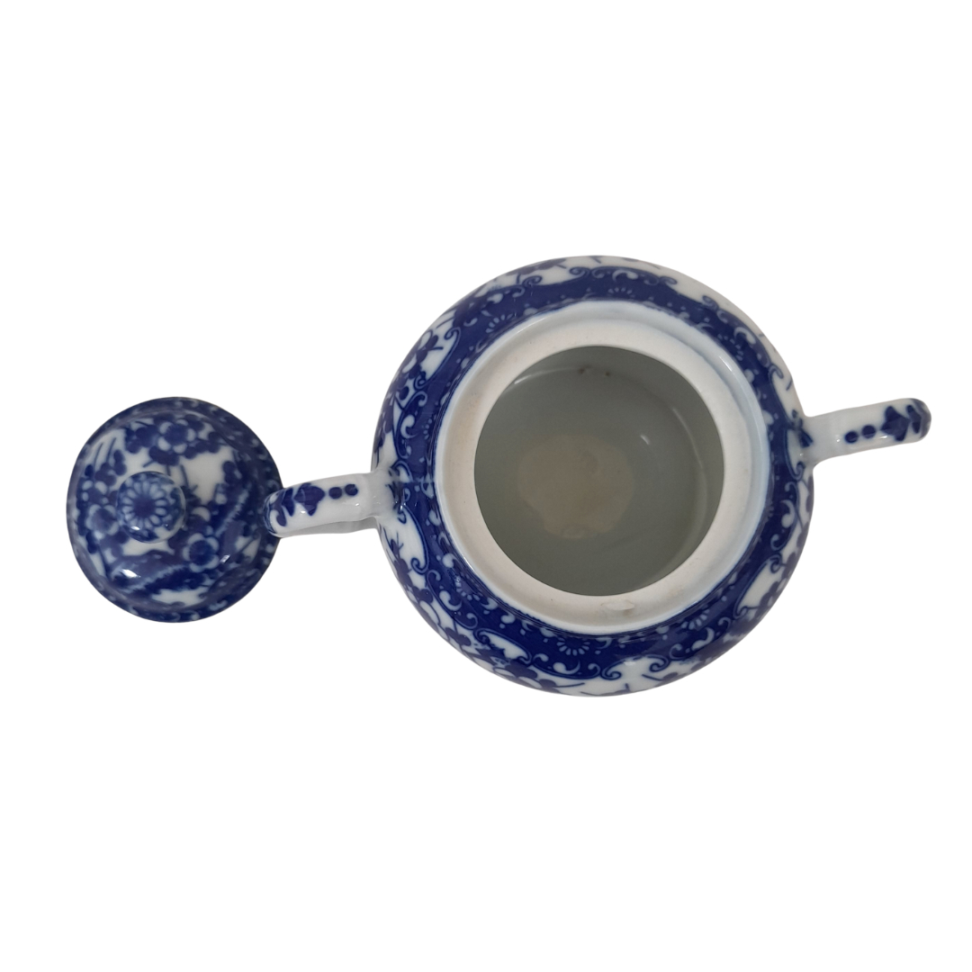 Voir photo 16 de Élégant Service à Thé Vintage en Porcelaine Fine du Japon – Motif Fleuri Bleu et Blanc Élégant Service à Thé Vintage en Porcelaine Fine du Japon – Motif Fleuri Bleu et Blanc Très bon état reconditionné photo 16