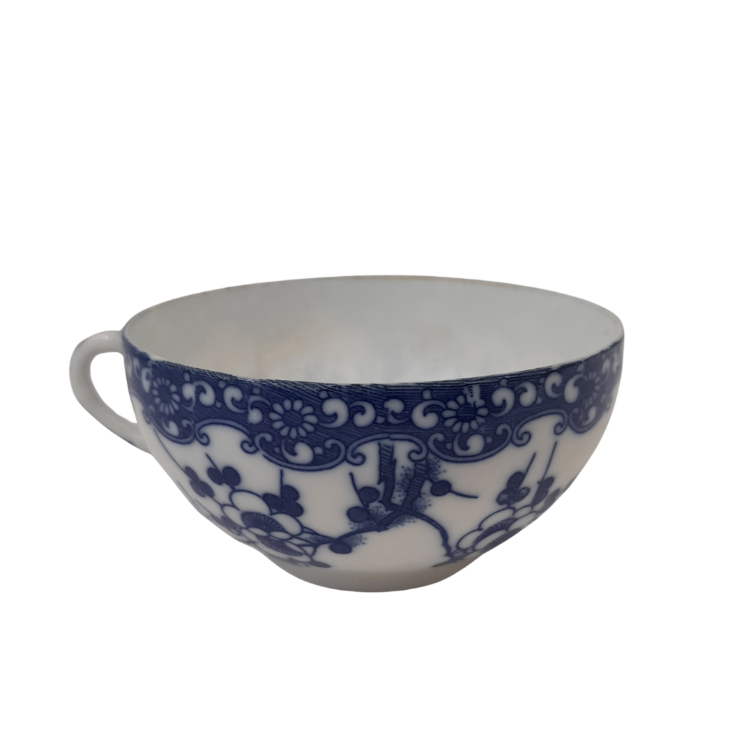 Voir photo 18 de Élégant Service à Thé Vintage en Porcelaine Fine du Japon – Motif Fleuri Bleu et Blanc Élégant Service à Thé Vintage en Porcelaine Fine du Japon – Motif Fleuri Bleu et Blanc Très bon état reconditionné photo 18