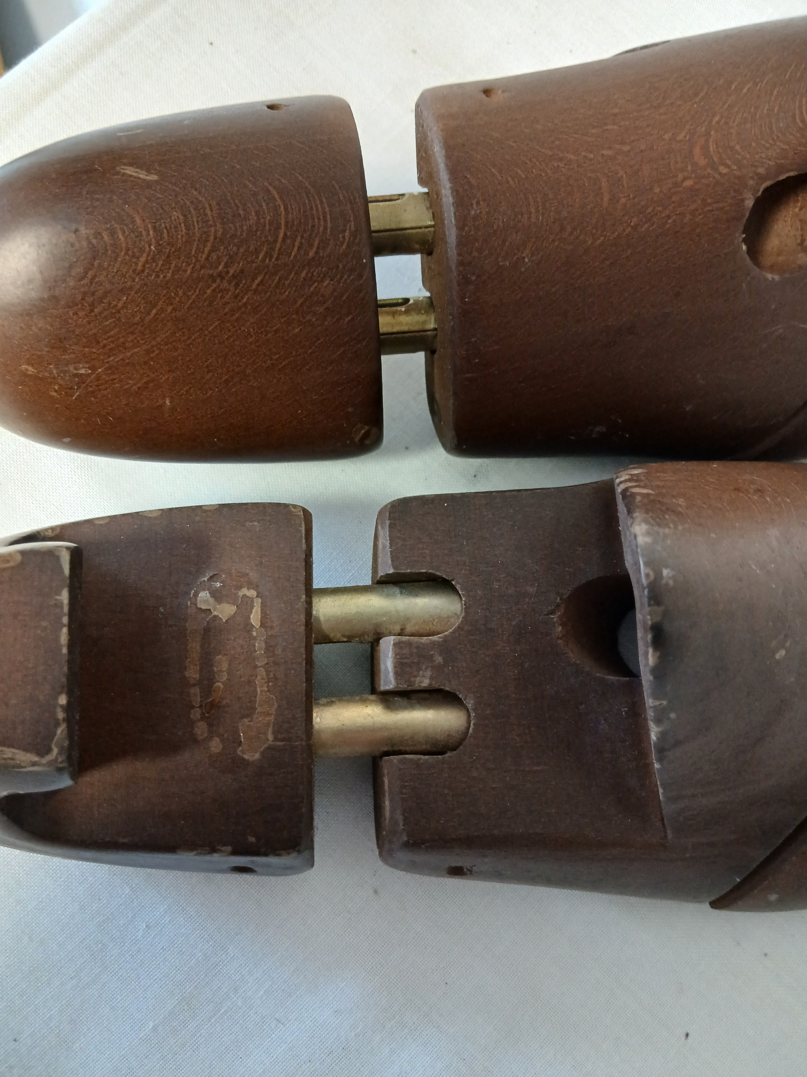 Voir photo 2 de Embauchoir en bois pour chaussures (longueur 29 cm soit taille 45) Embauchoir en bois pour chaussures (longueur 29 cm soit taille 45) Bon état reconditionné photo 2