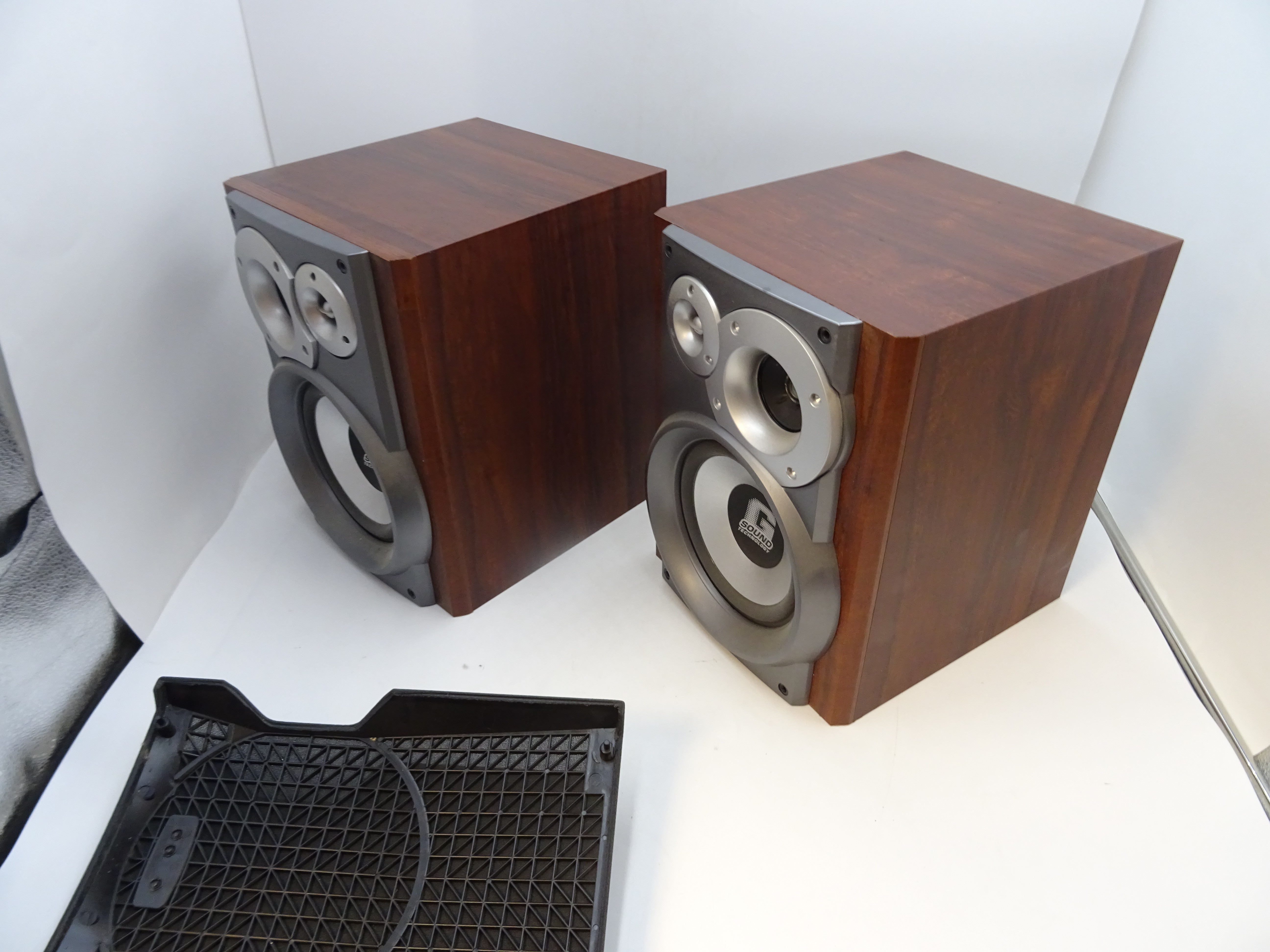 Voir photo 4 de Enceinte Philips FB 880 GS décors bois. Enceinte Philips FB 880 GS décors bois. Très bon état reconditionné photo 4
