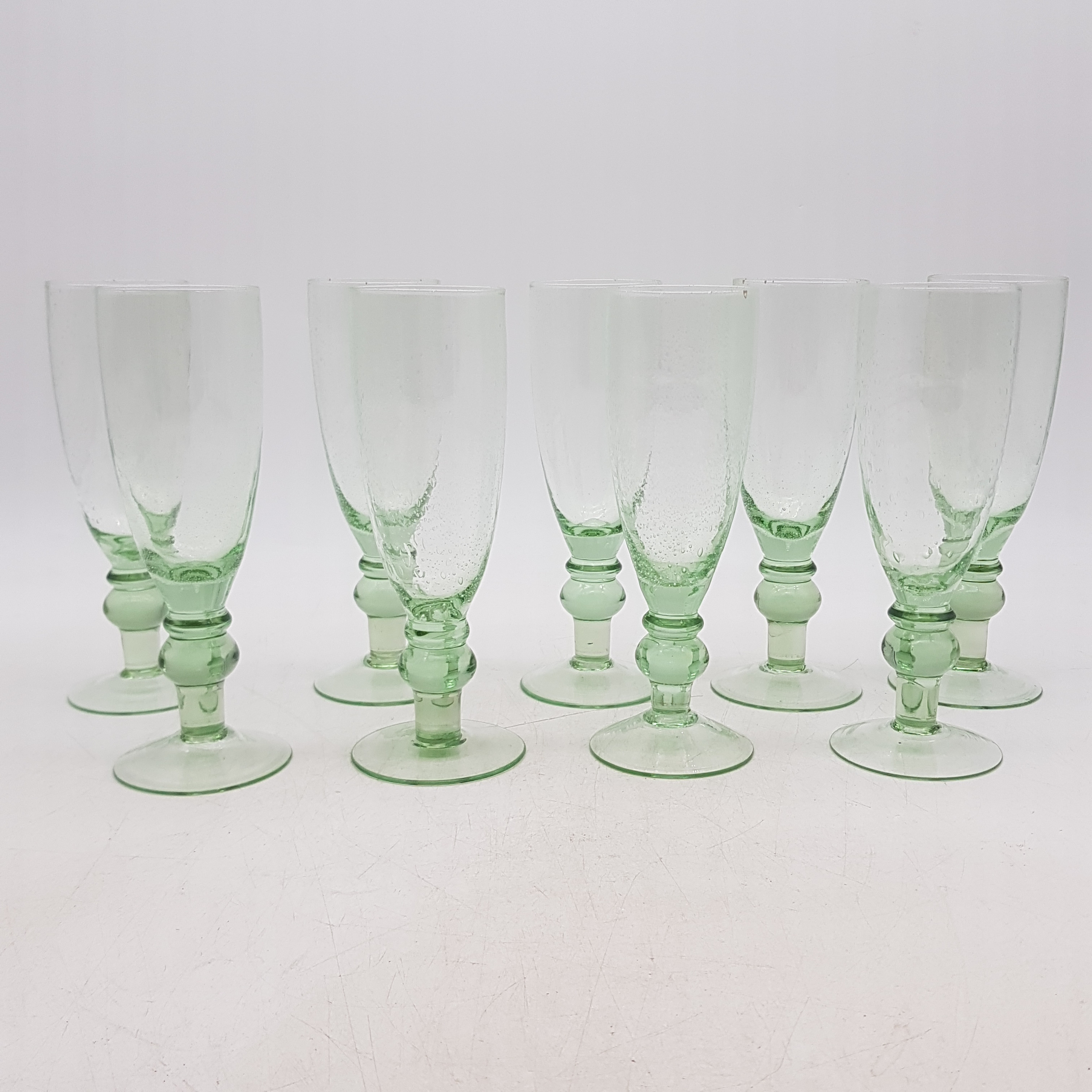 Voir photo 3 de Ensemble 27 verres élégants, effet bullé Montauroux Ensemble 27 verres élégants, effet bullé Montauroux Bon état reconditionné photo 3