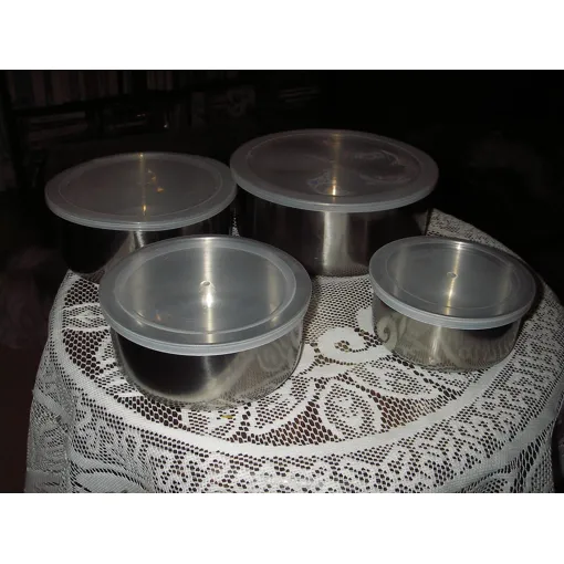 Ensemble 4 Bols En Inox S430 Avec Couvercle En Polyéthylène  Pour La Cuisine ,Dimensions :10 X 4,4 Cm ,12 X 5 Cm ,14 X 5,5 Cm ,16 X 6 ,2 Cm . Bon état reconditionné disponible sur Rakuten