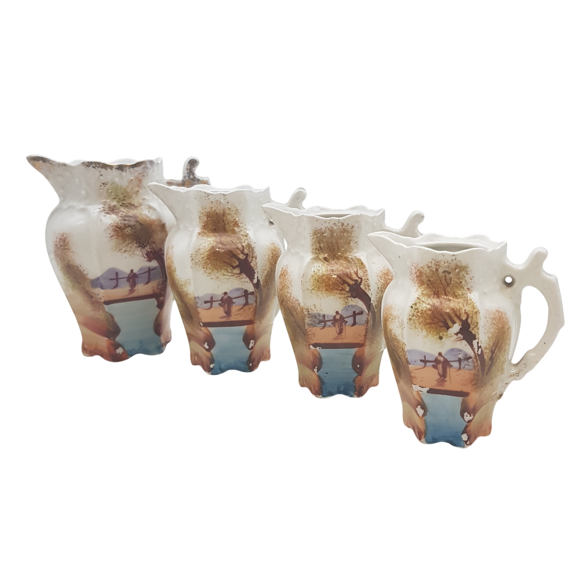 Ensemble 4 pichets/pot à lait en porcelaine française - décor fait main Bon état - 30,00 € Ensemble 4 pichets/pot à lait en porcelaine française - décor fait main Bon état reconditionné disponible sur Label Emmaüs