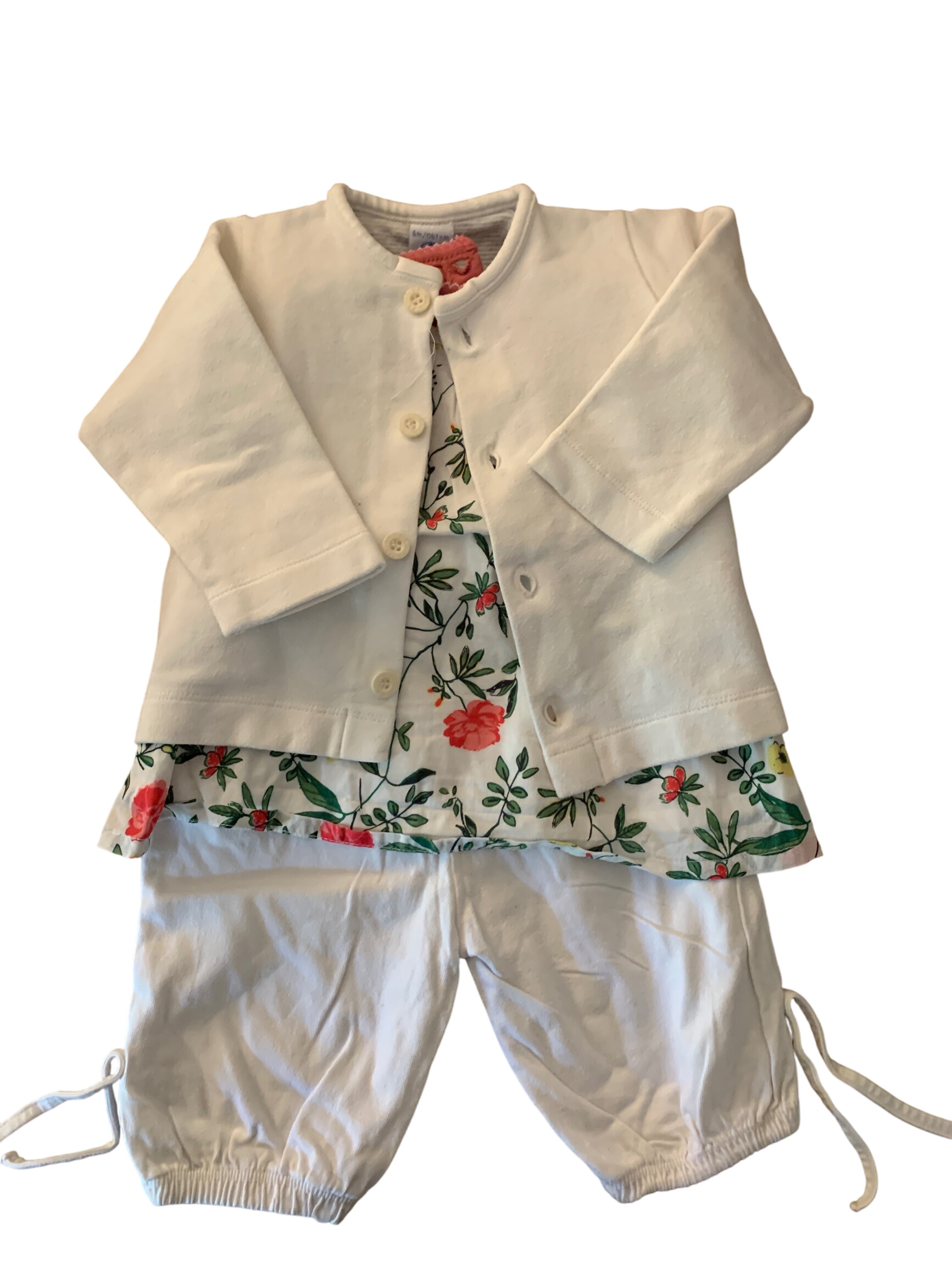 Acheter Ensemble 6 mois fille 4 pièces « Petit Bateau, Dpam, Orchestra » Très bon état - 17,00 € Ensemble 6 mois fille 4 pièces « Petit Bateau, Dpam, Orchestra » Très bon état reconditionné disponible sur Label Emmaüs