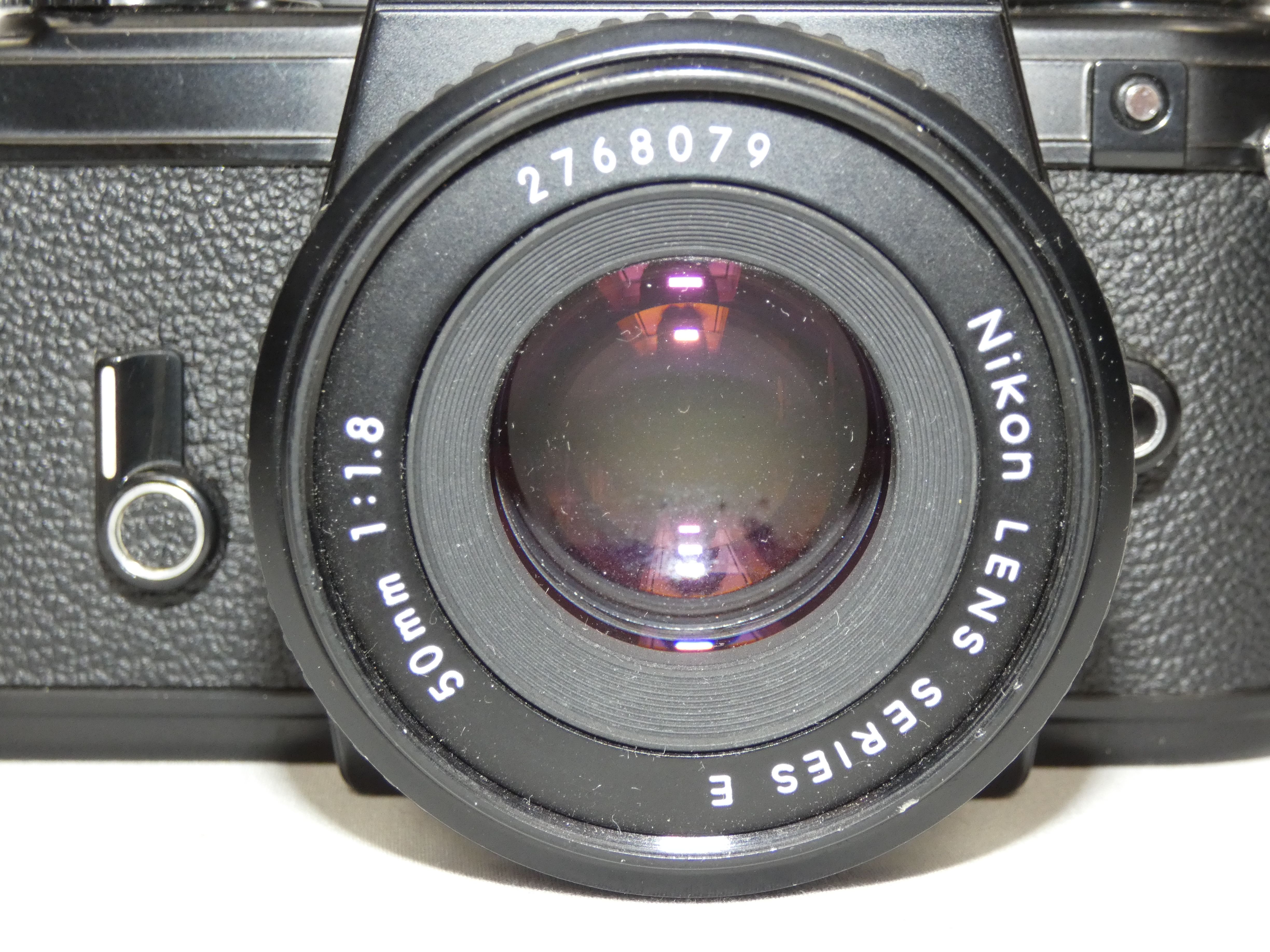 Voir photo 3 de Ensemble appareil photo argentique NIKON EM avec 2 objectifs 28 mm 1:2.8 et 50 mm 1:1.8 et un flash Hanimex tx30 (Non testé) Ensemble appareil photo argentique NIKON EM avec 2 objectifs 28 mm 1:2.8 et 50 mm 1:1.8 et un flash Hanimex tx30 (Non testé) Très bon état reconditionné photo 3