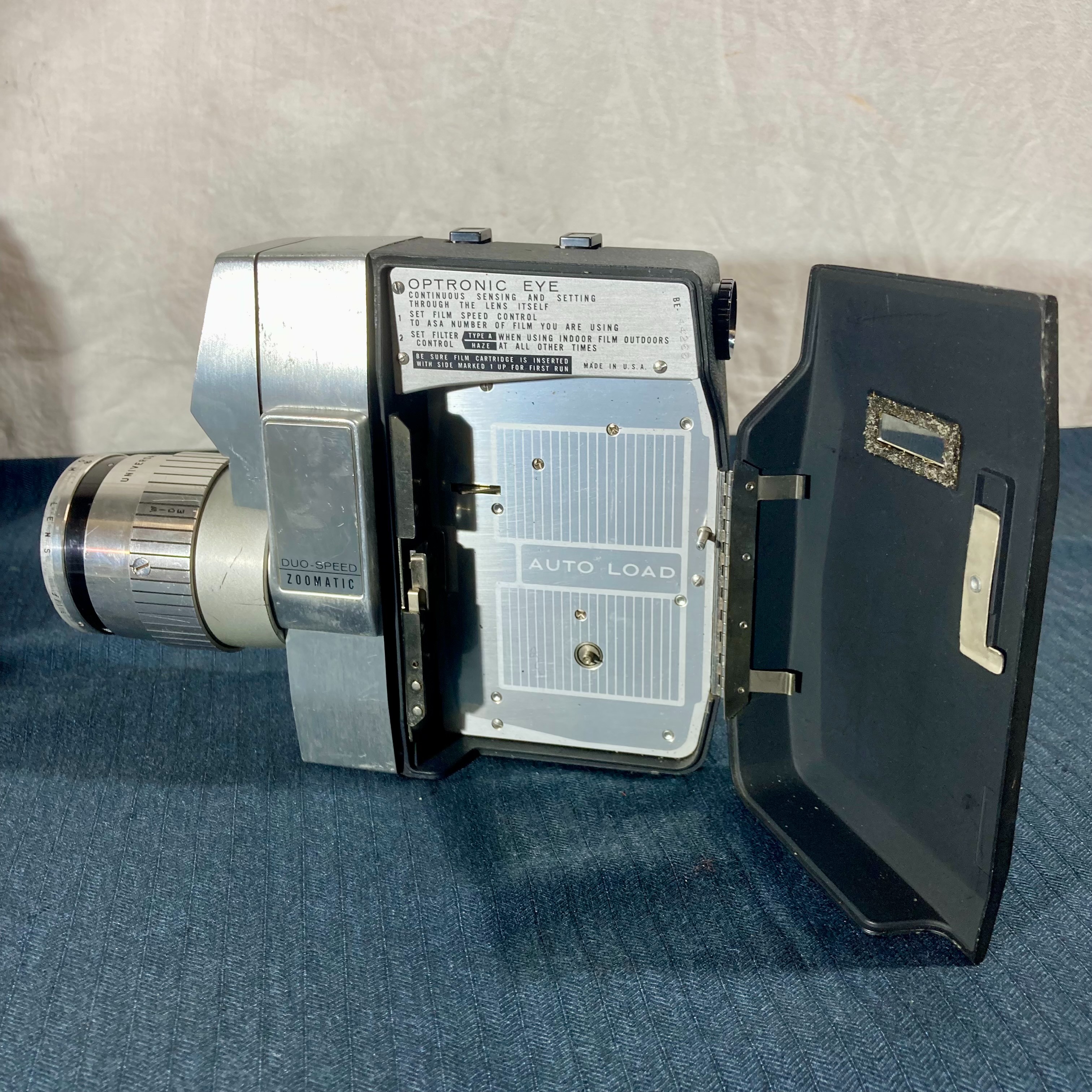 Voir photo 5 de Ensemble Caméra 8mm Bell & Howell 418 "Optronic Eye" - Vintage années 60 Ensemble Caméra 8mm Bell & Howell 418 "Optronic Eye" - Vintage années 60 Bon état reconditionné photo 5