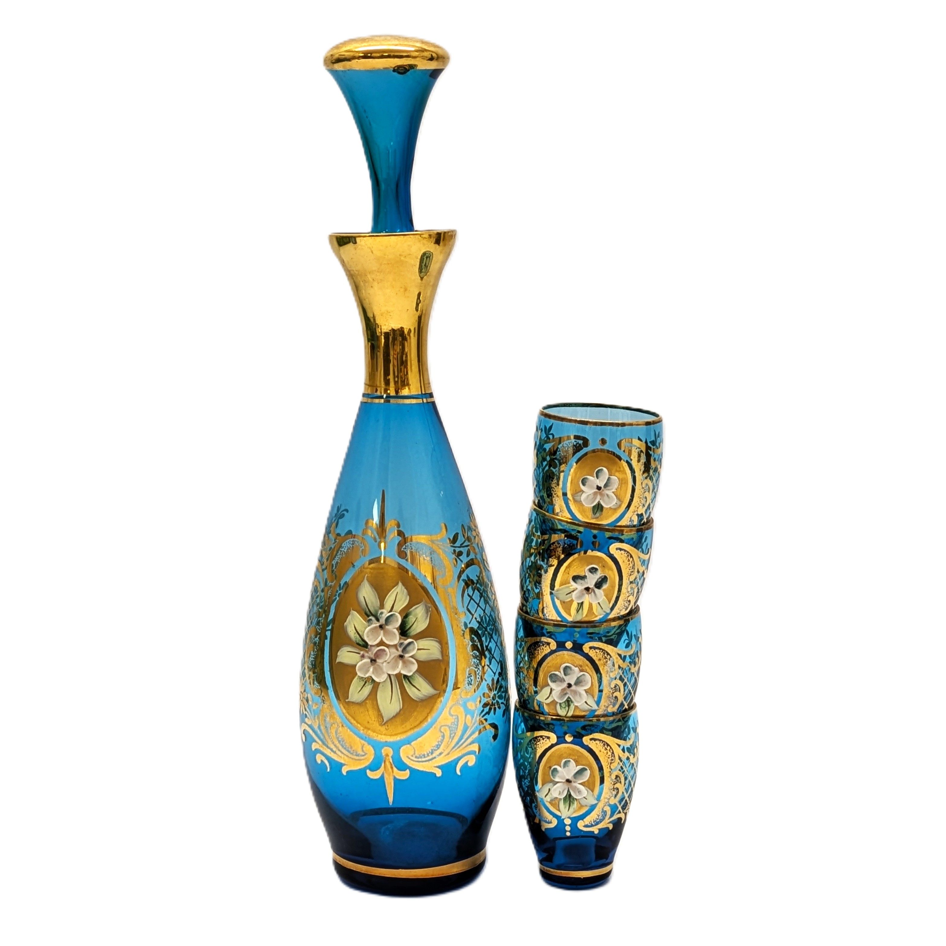Voir photo 3 de Ensemble carafe et 4 verres en verre bleu émaillé – Style bohème / Murano Ensemble carafe et 4 verres en verre bleu émaillé – Style bohème / Murano Très bon état reconditionné photo 3