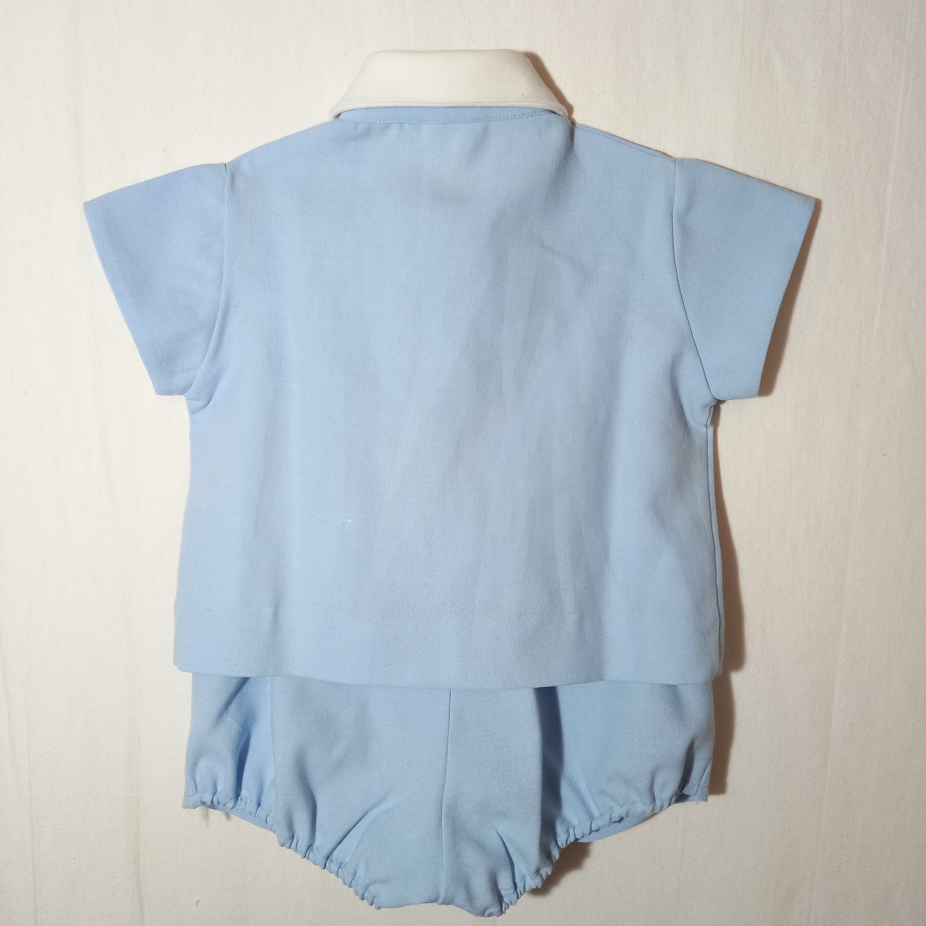 Voir photo 2 de Ensemble chemise et short vintage 6/9 mois Ensemble chemise et short vintage 6/9 mois Bon état reconditionné photo 2
