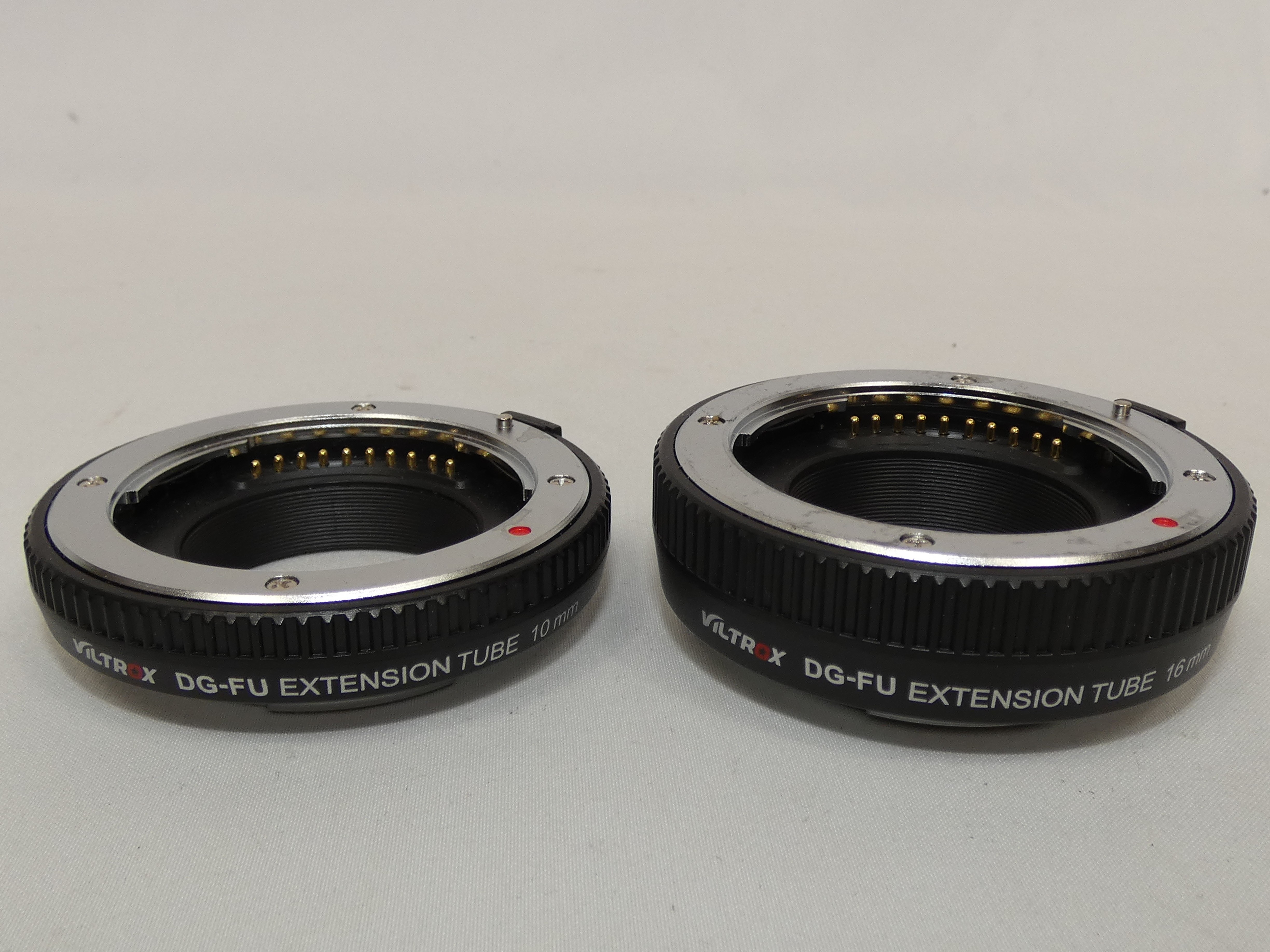 Voir photo 2 de Ensemble d'accessoires photographiques pare-soleil ajouré en métal JJC modèle LH-X100 avec bague d'adaptation pour filtre modèle LA-49X100, deux tubes d'allonge macro VILTROX DG-FU de 10 et 16 mm pour appareils photo hybrides Fujifilm X Ensemble d'accessoires photographiques pare-soleil ajouré en métal JJC modèle LH-X100 avec bague d'adaptation pour filtre modèle LA-49X100, deux tubes d'allonge macro VILTROX DG-FU de 10 et 16 mm pour appareils photo hybrides Fujifilm X très bon état reconditionné photo 2