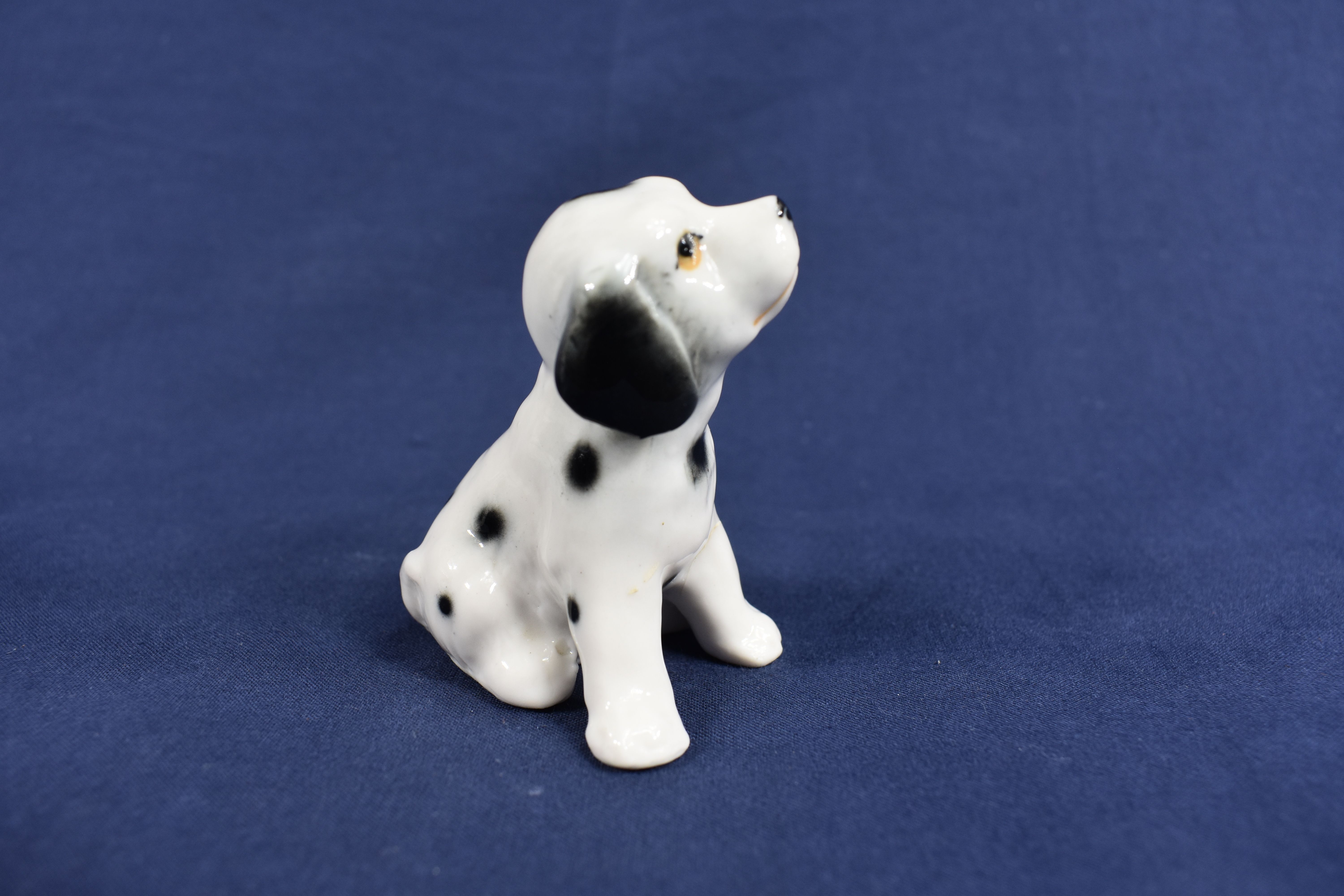 Voir photo 14 de Ensemble d'objet en faïence décorée ( vase hauteur 12, coffret à bijoux hauteur 7 et petit chien hauteur 5 cm ) Ensemble d'objet en faïence décorée ( vase hauteur 12, coffret à bijoux hauteur 7 et petit chien hauteur 5 cm ) Bon état reconditionné photo 14