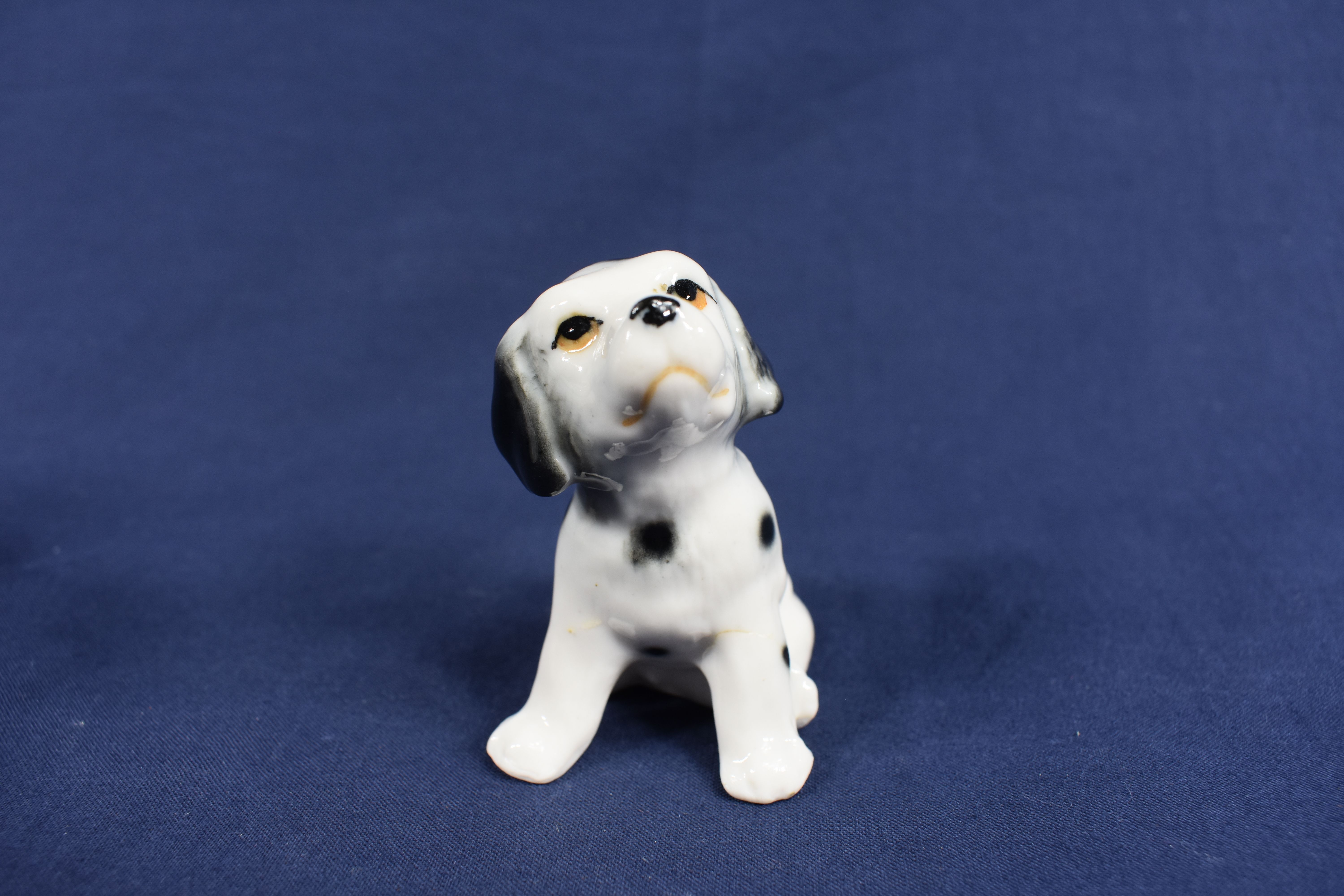 Voir photo 16 de Ensemble d'objet en faïence décorée ( vase hauteur 12, coffret à bijoux hauteur 7 et petit chien hauteur 5 cm ) Ensemble d'objet en faïence décorée ( vase hauteur 12, coffret à bijoux hauteur 7 et petit chien hauteur 5 cm ) Bon état reconditionné photo 16