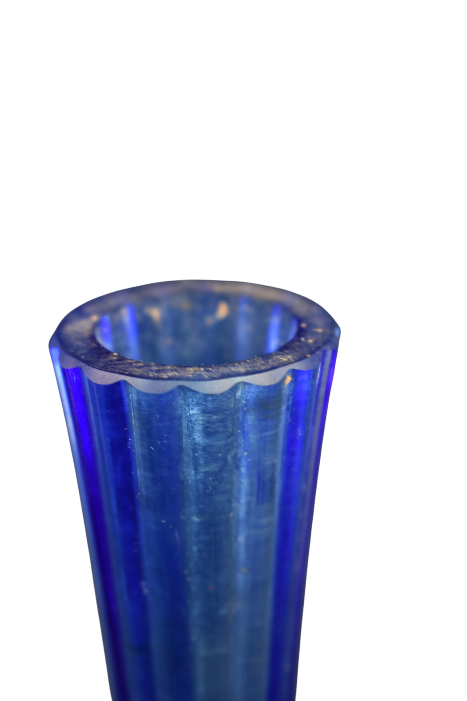 Ensemble d'objets bleus, 1 Soliflore cannelé en cristal DURAND ( h. 30 cm ), 1 coupe ( h, 11 d. 15 cm. ), 1 cendrier Air Madagascar (l. 11 cm ). Bon état - 30,00 € Ensemble d'objets bleus, 1 Soliflore cannelé en cristal DURAND ( h. 30 cm ), 1 coupe ( h, 11 d. 15 cm. ), 1 cendrier Air Madagascar (l. 11 cm ). Bon état reconditionné disponible sur Label Emmaüs