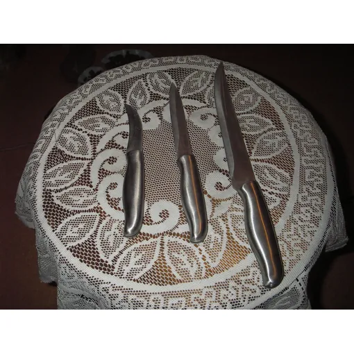 Ensemble De 3 Couteaux De Cuisine En Acier Inoxydable De Marque Ménastyl ,De Couleur Argentée ,1 Petit ,1 Moyen ,1 Grand . occasion reconditionné disponible sur Rakuten