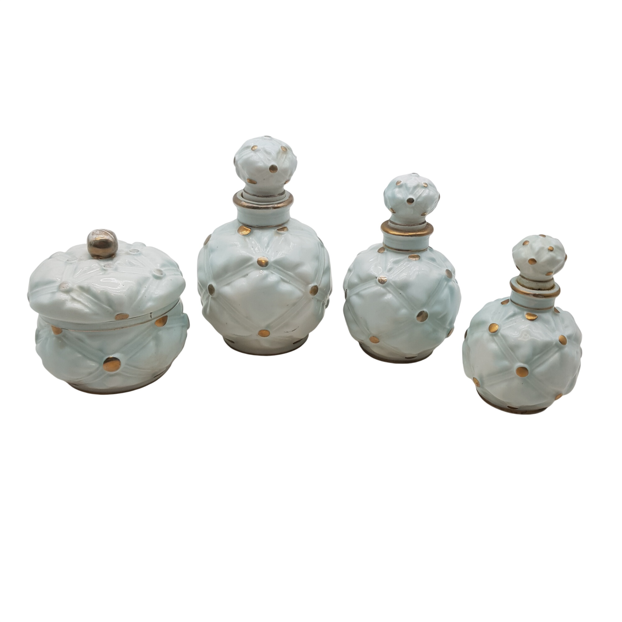 Ensemble de 3 flacons et 1 pot en porcelaine ancien année 20/30 - 60,00 € Ensemble de 3 flacons et 1 pot en porcelaine ancien année 20/30 reconditionné disponible sur Label Emmaüs
