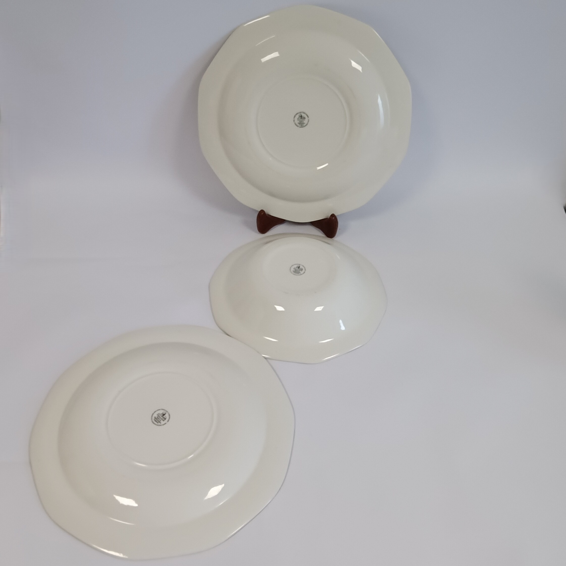Voir photo 3 de Ensemble de 3 plats anciens Churchill – Fine English Tableware – Décor fruits, Staffordshire Ensemble de 3 plats anciens Churchill – Fine English Tableware – Décor fruits, Staffordshire reconditionné photo 3
