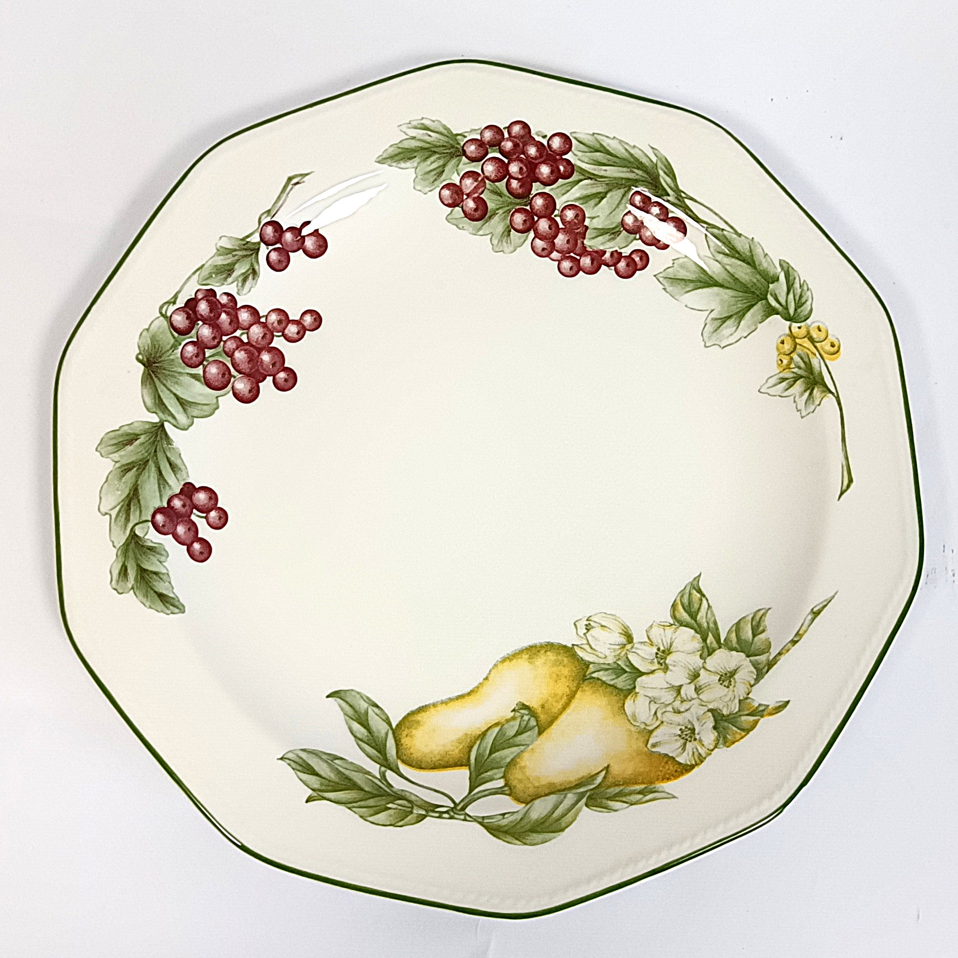 Voir photo 4 de Ensemble de 3 plats anciens Churchill – Fine English Tableware – Décor fruits, Staffordshire Ensemble de 3 plats anciens Churchill – Fine English Tableware – Décor fruits, Staffordshire reconditionné photo 4