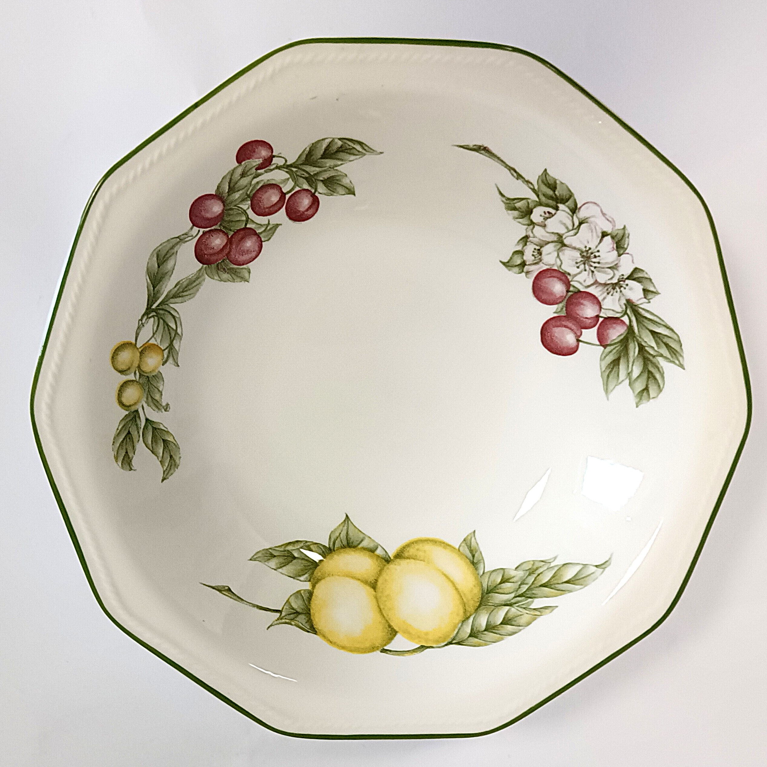 Voir photo 5 de Ensemble de 3 plats anciens Churchill – Fine English Tableware – Décor fruits, Staffordshire Ensemble de 3 plats anciens Churchill – Fine English Tableware – Décor fruits, Staffordshire reconditionné photo 5