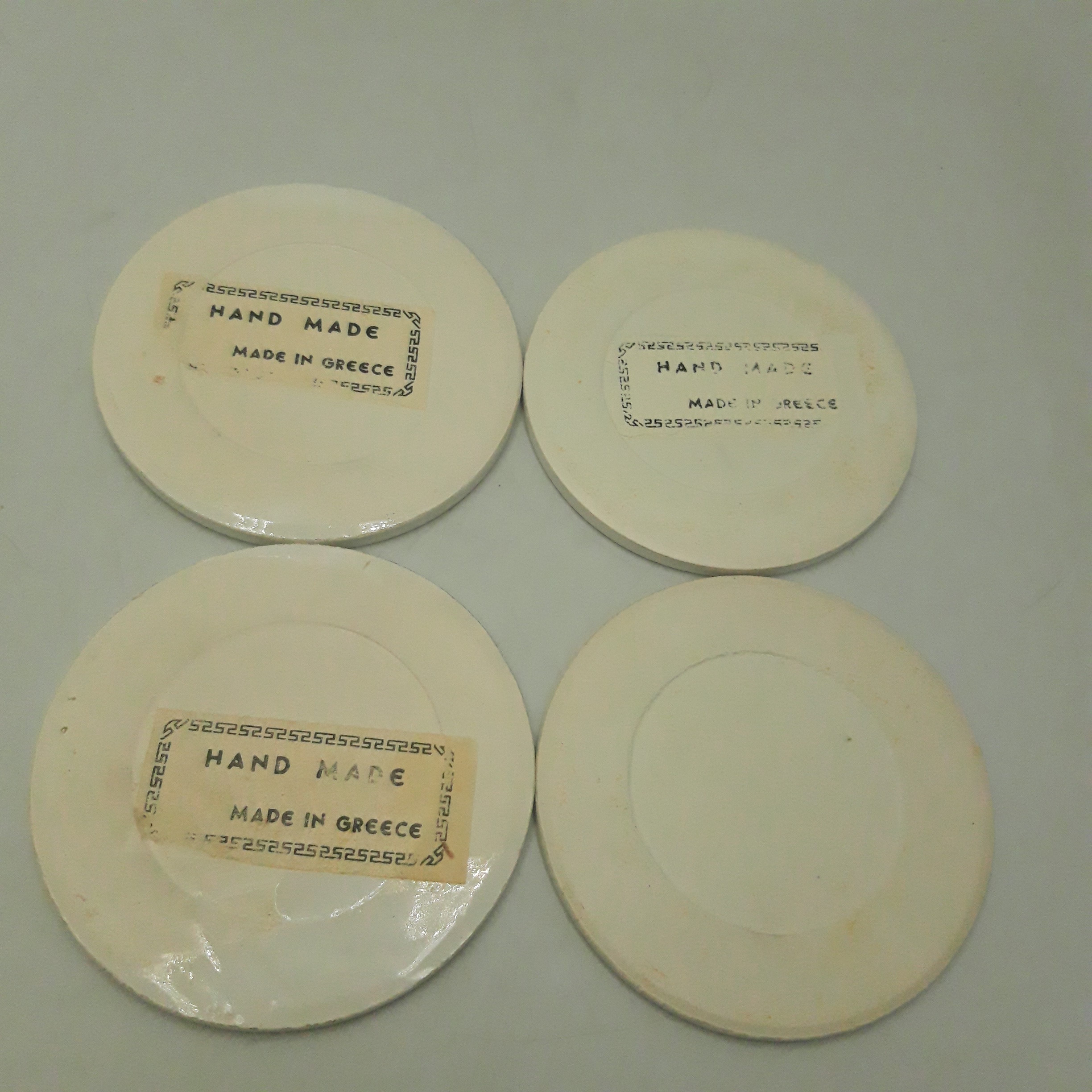 Voir photo 2 de Ensemble de 4 dessous de verre, fait à la main Greece Ensemble de 4 dessous de verre, fait à la main Greece Bon état reconditionné photo 2