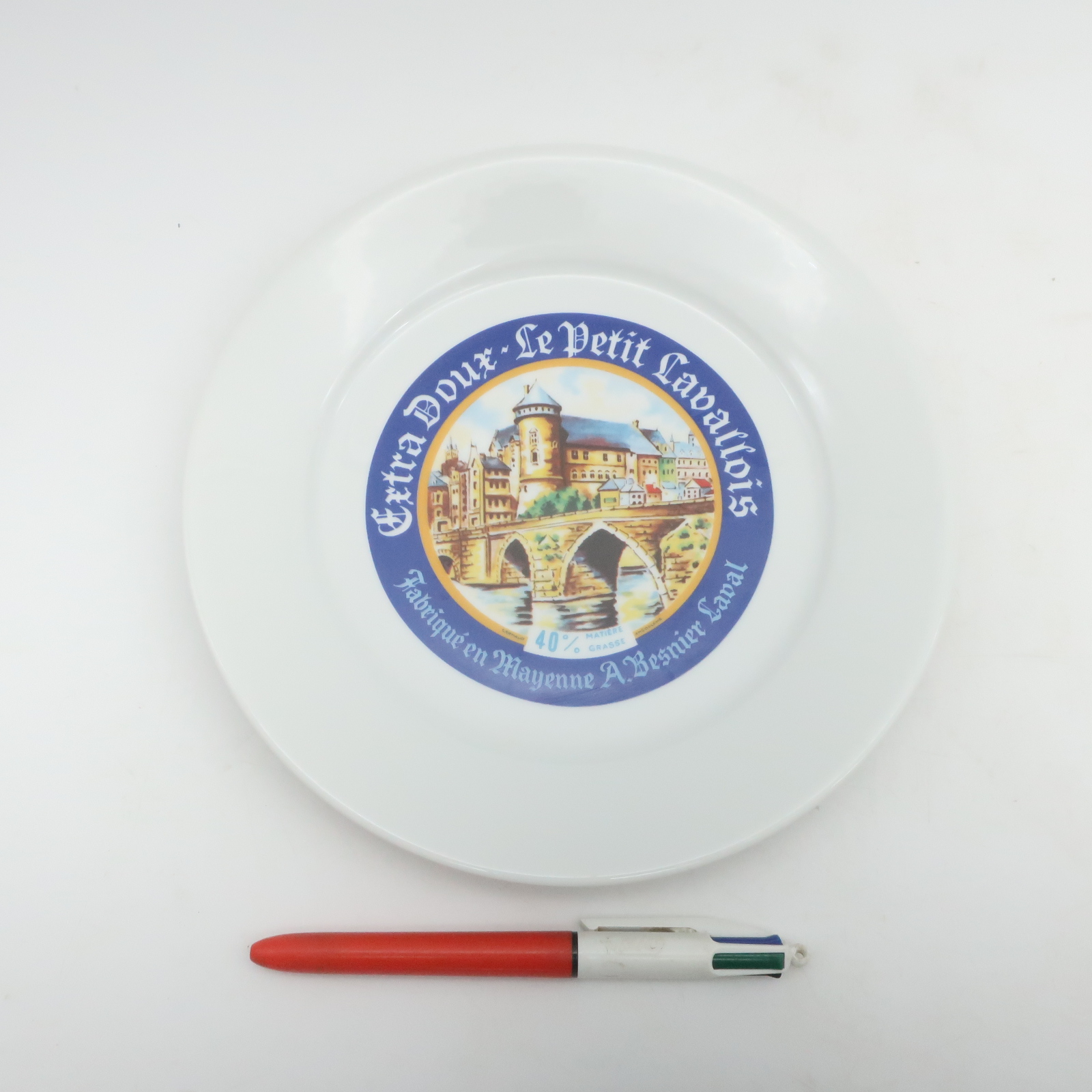 Voir photo 10 de Ensemble de 6 assiettes à fromage " Président " en porcelaine de Limoges Yves Deshoulières dans leurs boite en carton Ensemble de 6 assiettes à fromage " Président " en porcelaine de Limoges Yves Deshoulières dans leurs boite en carton Très bon état reconditionné photo 10